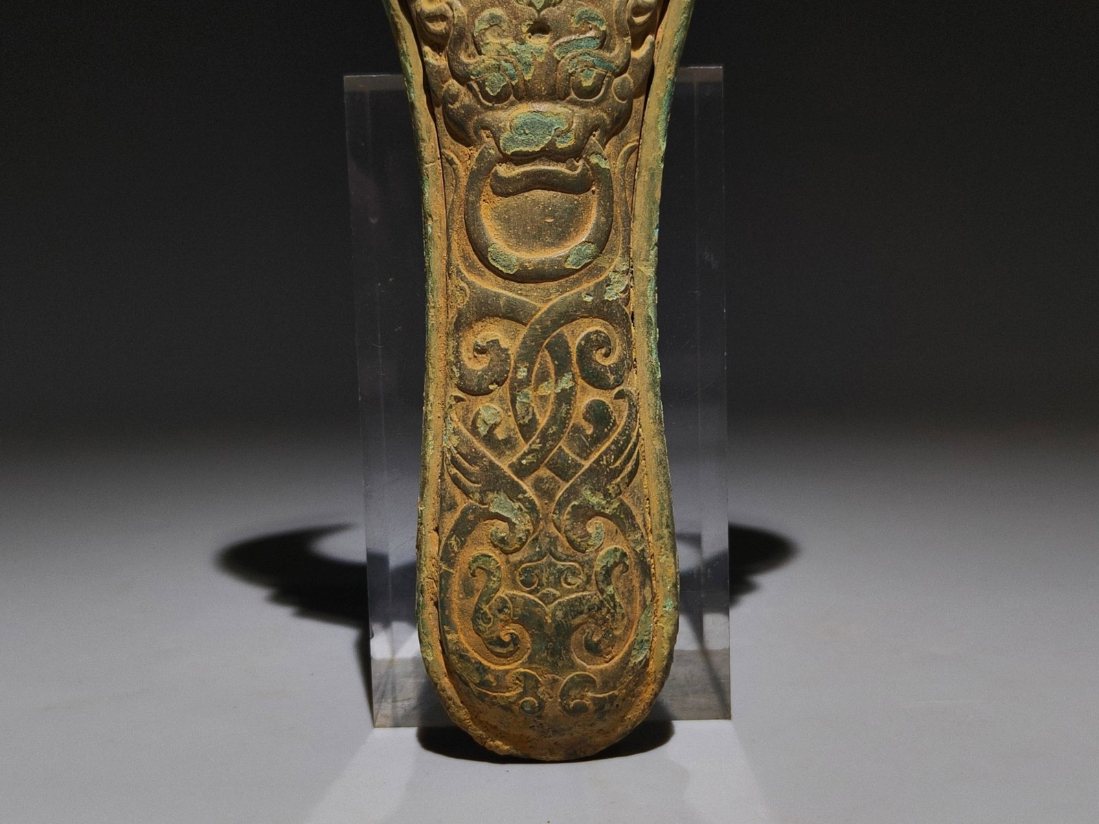 An Archaic Bronze Beast-Face Pattern Ornament - 3