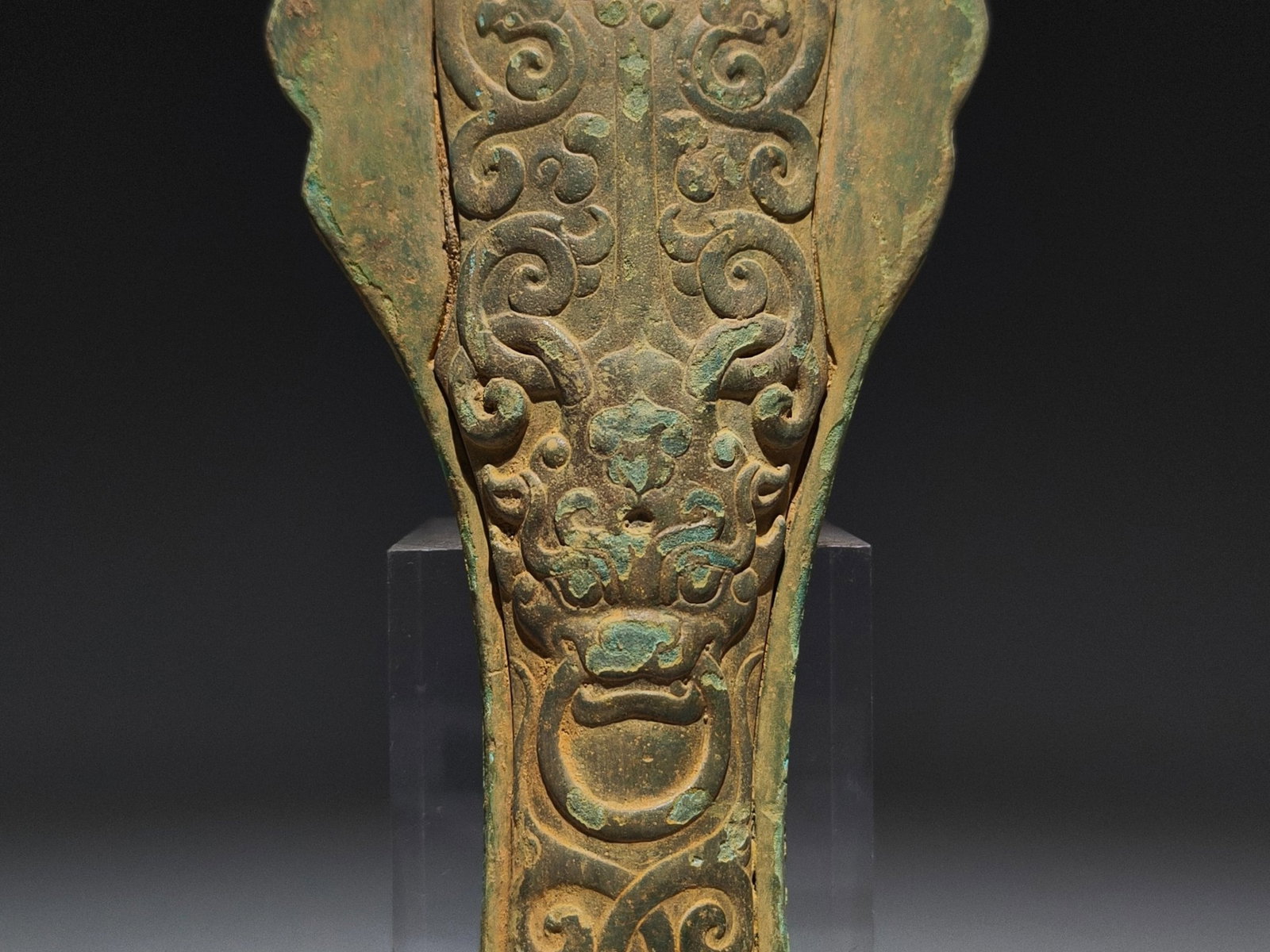 An Archaic Bronze Beast-Face Pattern Ornament - 4