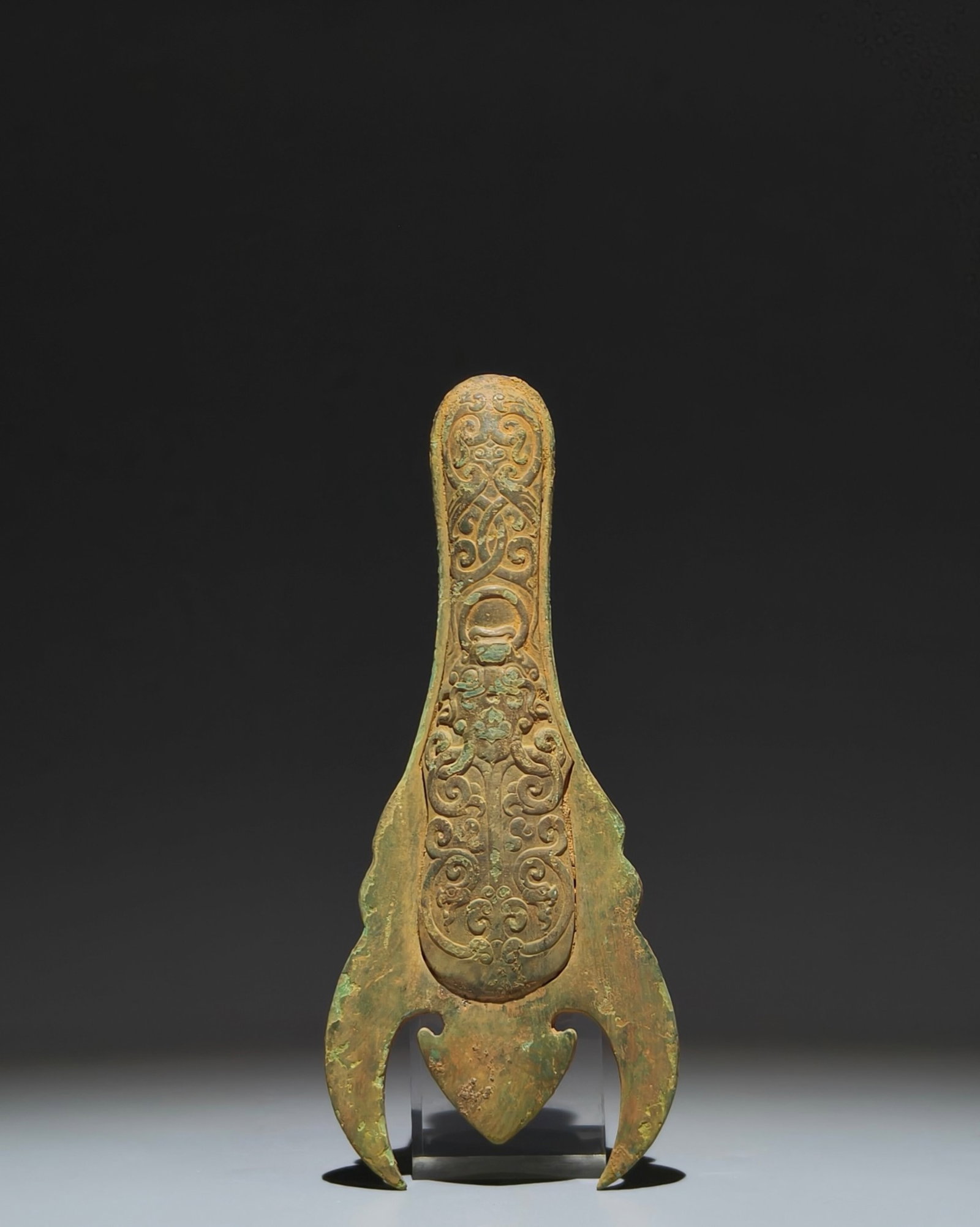 An Archaic Bronze Beast-Face Pattern Ornament - 5