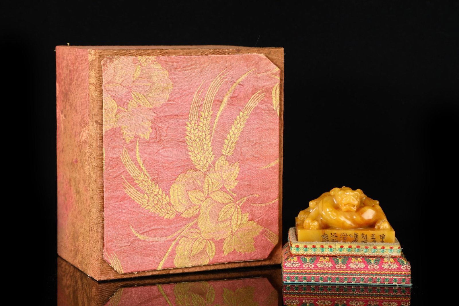 An Exquisite Tianhuang Stone Chi-Dragon Pattern Seal,With Poem: An Exquisite Tianhuang Stone Chi-Dragon Pattern Seal,With Poem,Qing Dynasty, China,Size:1.8inx3in,Weight:302g