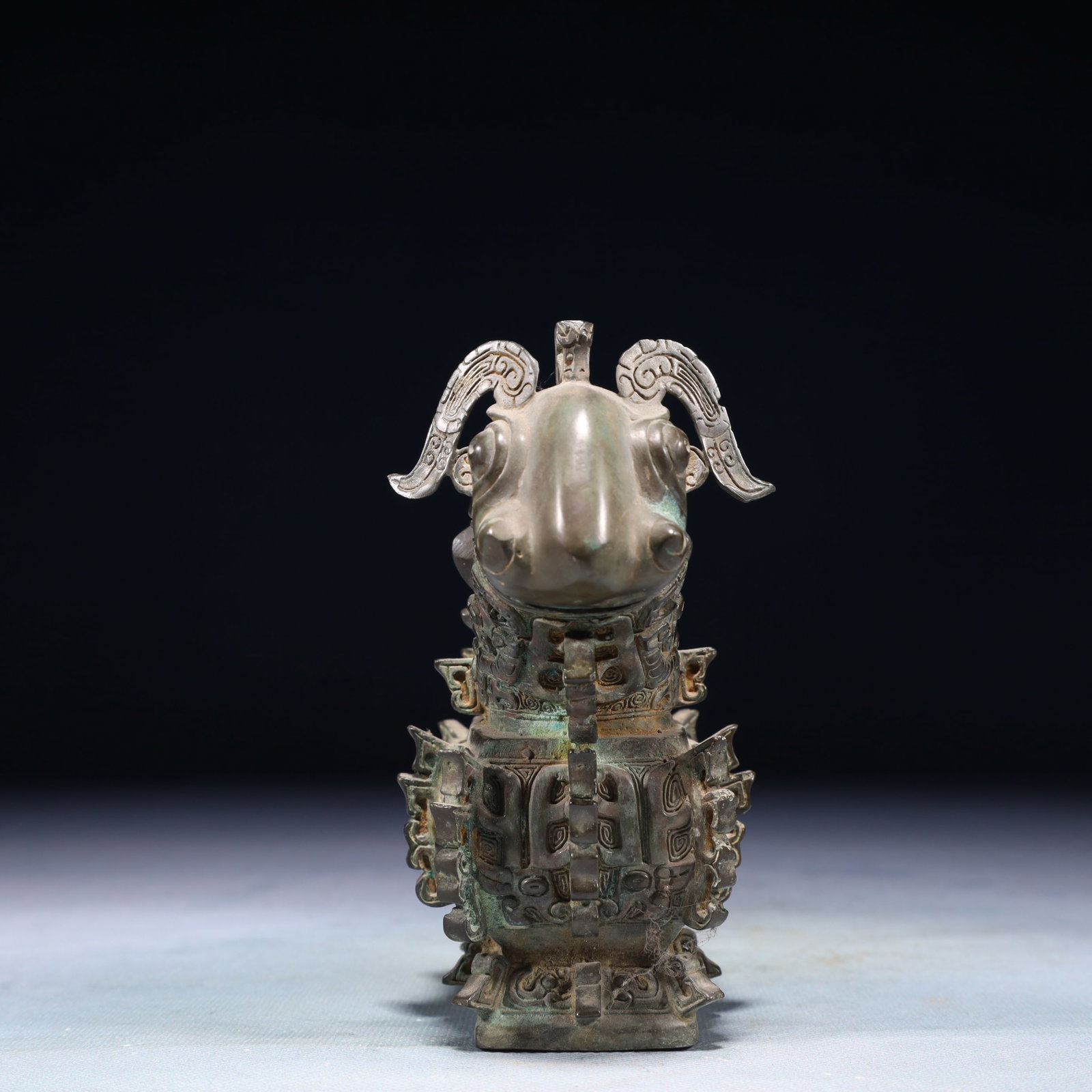 A Rare Bronze Beast-Face Pattern Wine vessel - 3