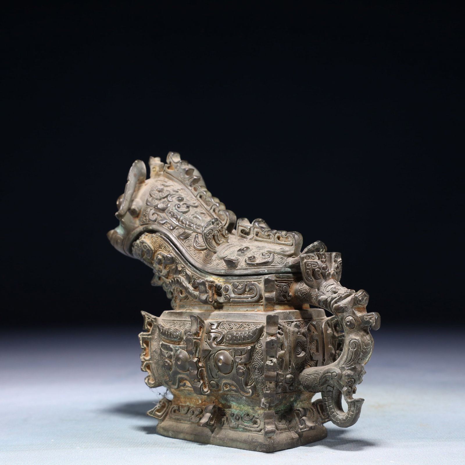 A Rare Bronze Beast-Face Pattern Wine vessel - 7