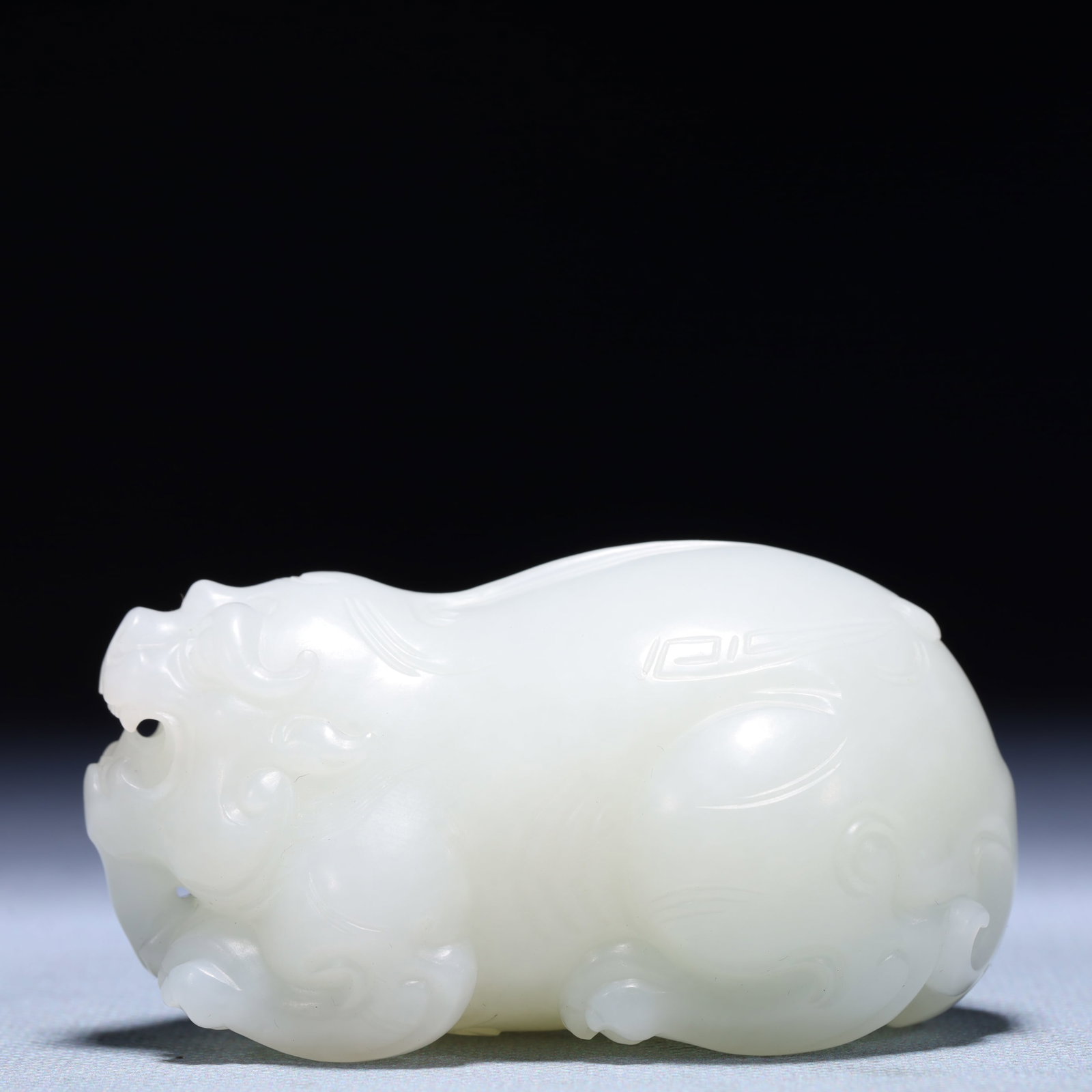 An Exquisite White Jade Beast Ornament: An Exquisite White Jade Beast Ornament,Qing Dynasty,China,Size:3.1inx1.6inx1.4in,Weight:268.5g 白玉兽摆件,中国清代