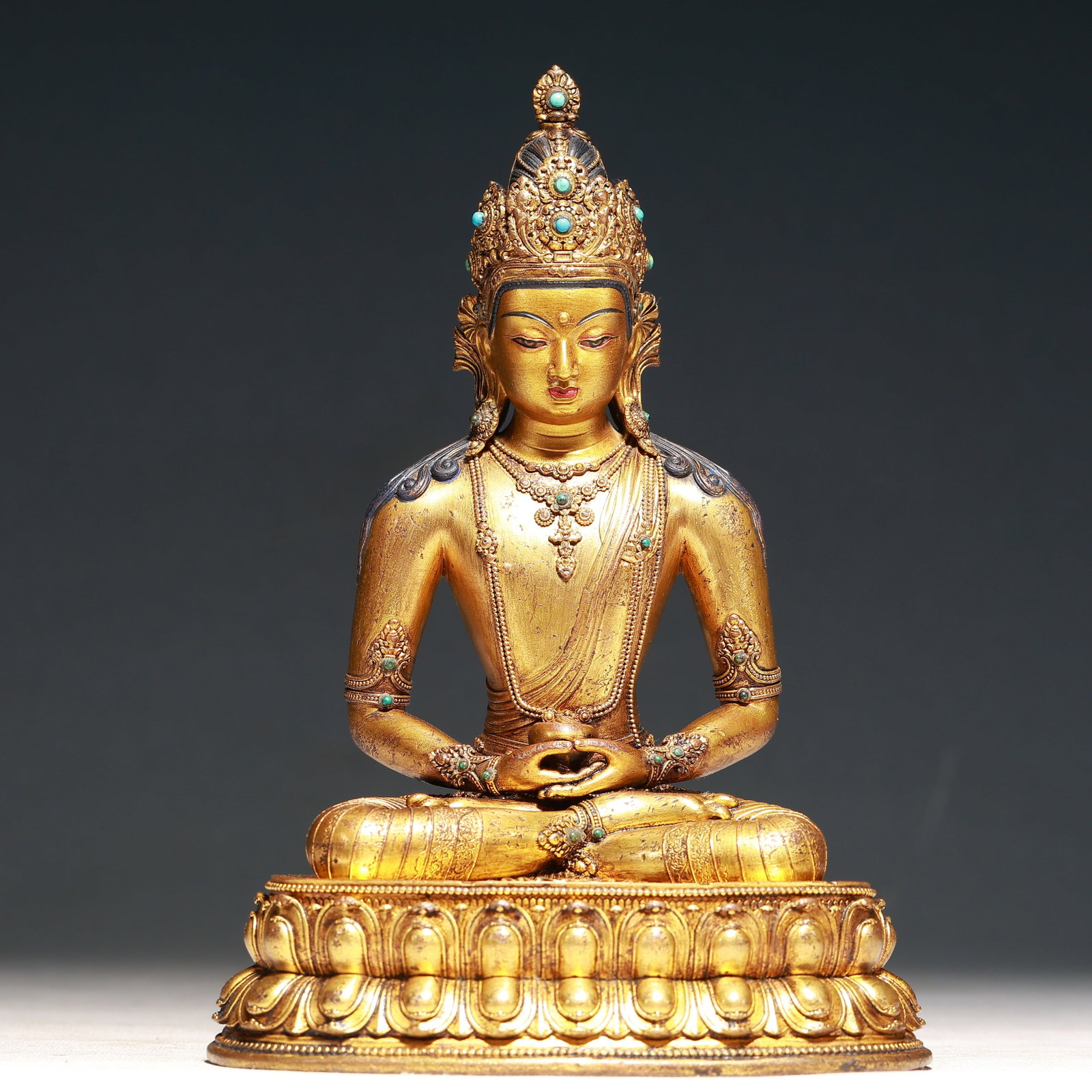 A Solemn Gilt Bronze Statue of Avalokitesvara,Inlaid Turquoise: A Solemn Gilt Bronze Statue of Avalokitesvara,Inlaid Turquoise,Qing Dynasty,China,Size:6.1inx4.3inx9.1in,Weight:1700g