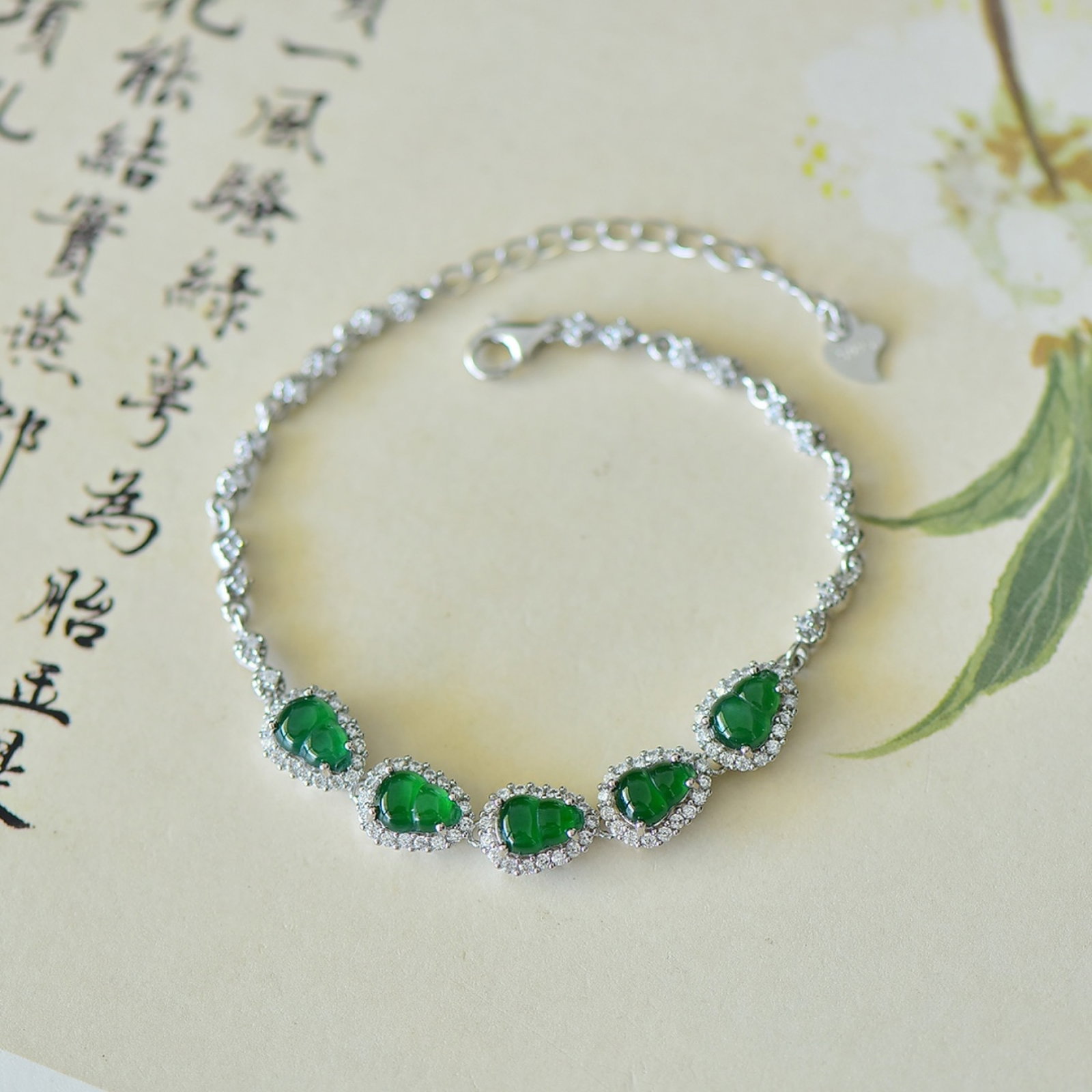 An Exquisite Sterling Silver-Gold Plated Inlaid Jadeite Gourd Bracelets,Inlaid Diamond: An Exquisite Sterling Silver-Gold Plated Inlaid Jadeite Gourd Bracelets,Inlaid Diamond,Size:5mmx7mm