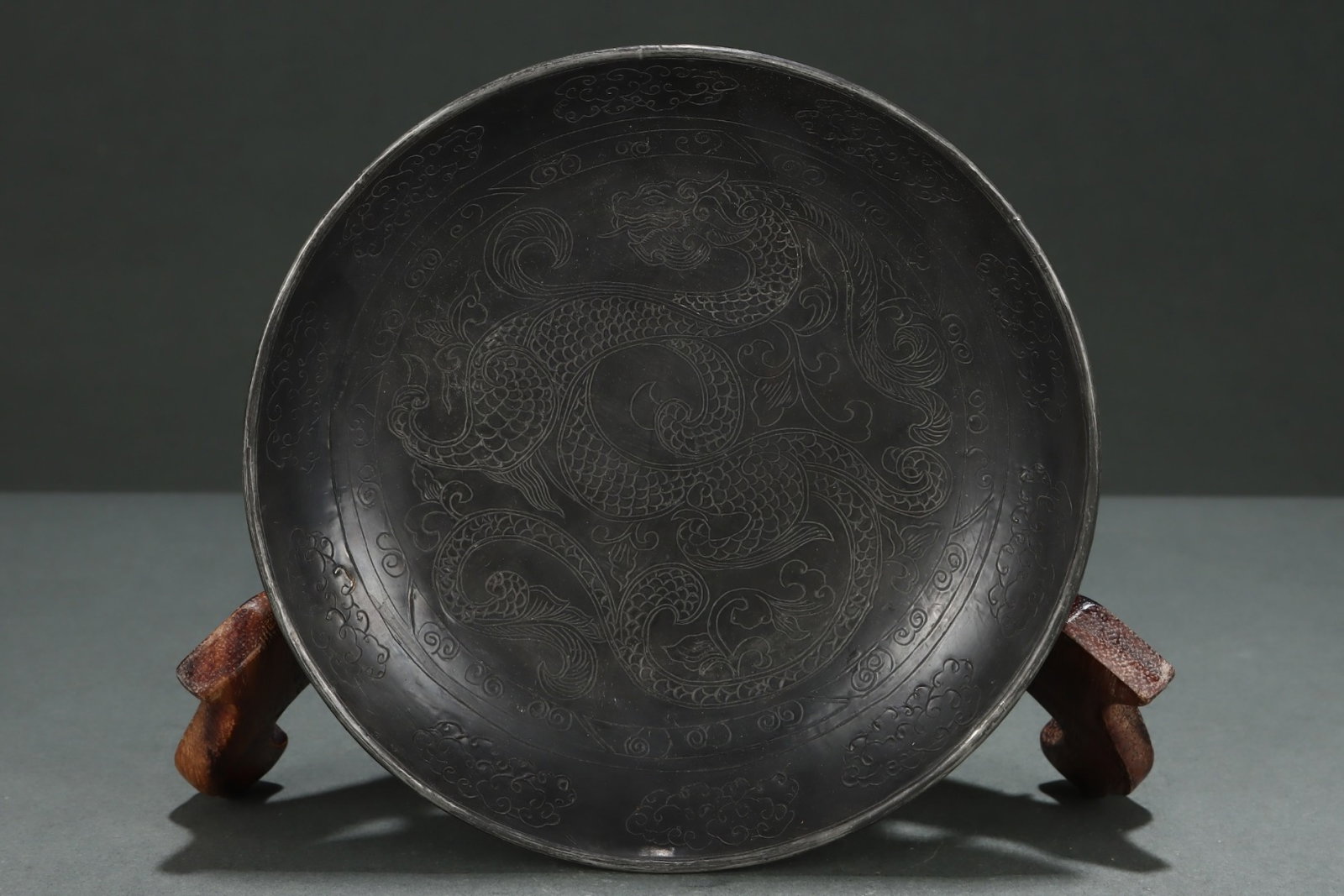 An Exquisite Ru yao Cover with Silver Auspicious Cloud and Dragon Pattern Plate: An Exquisite Ru yao Cover with Silver Auspicious Cloud and Dragon Pattern Plate,Song Dynasty,China,Size:1.7inx7.2in