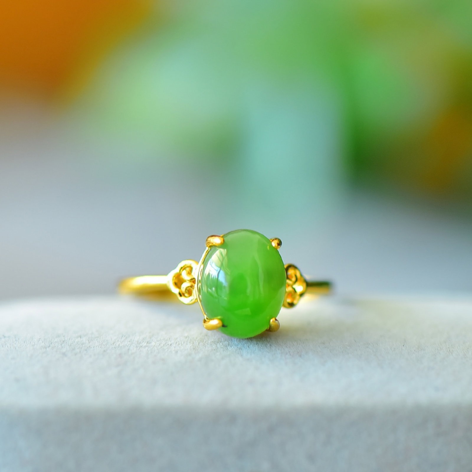 An Exquisite Bronze-Gold Plated Inlaid Jasper Ring: An Exquisite Bronze-Gold Plated Inlaid Jasper Ring,Size:3.1inx3.9in 铜镀金镶碧玉戒指