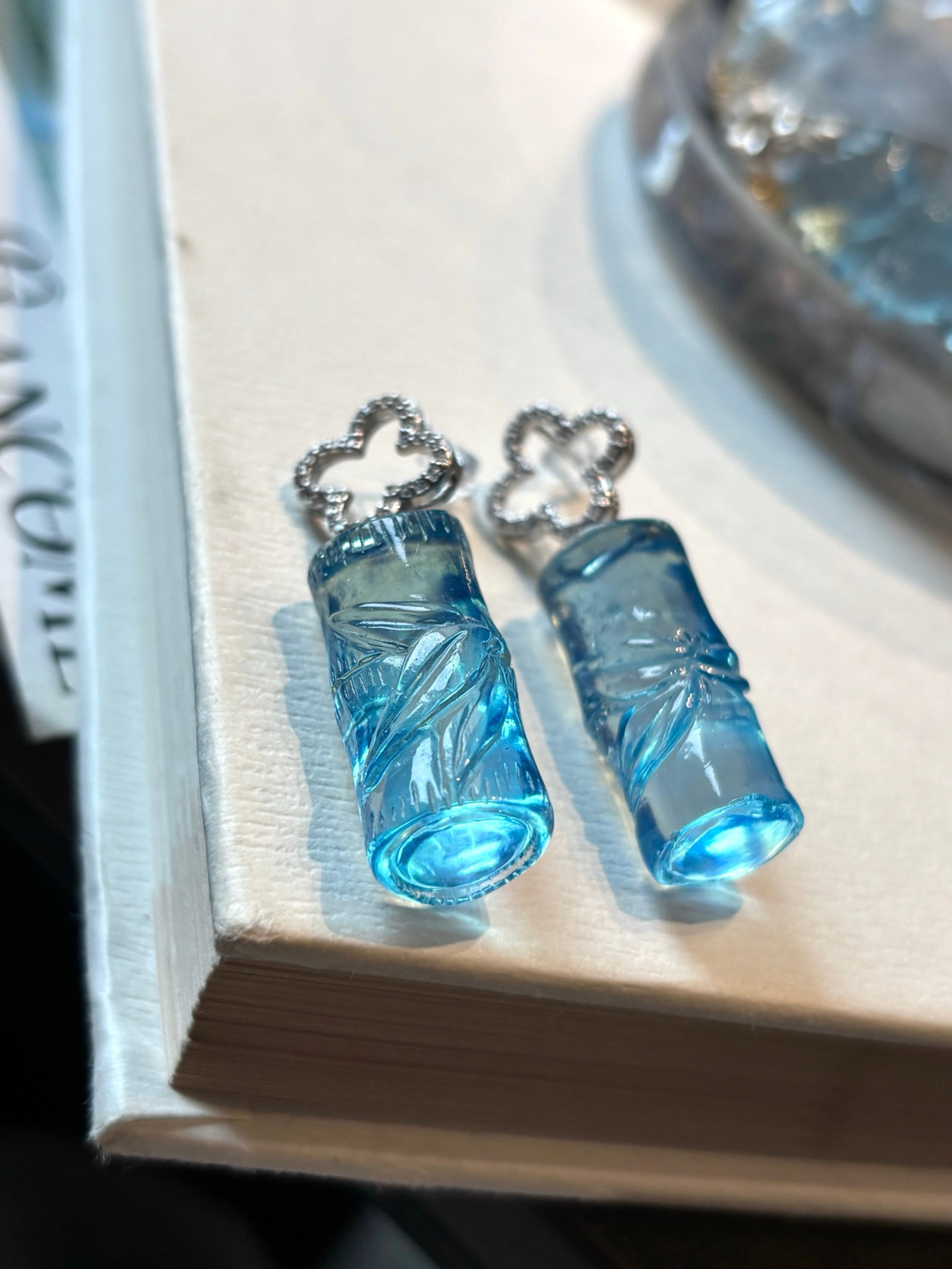A Pair of Exquisite Sterling Silver Inlaid Aquamarine Bamboo Pattern Earrings: A Pair of Exquisite Sterling Silver Inlaid Aquamarine Bamboo Pattern Earrings,Size:25mmx12mm,Weight:12.8g