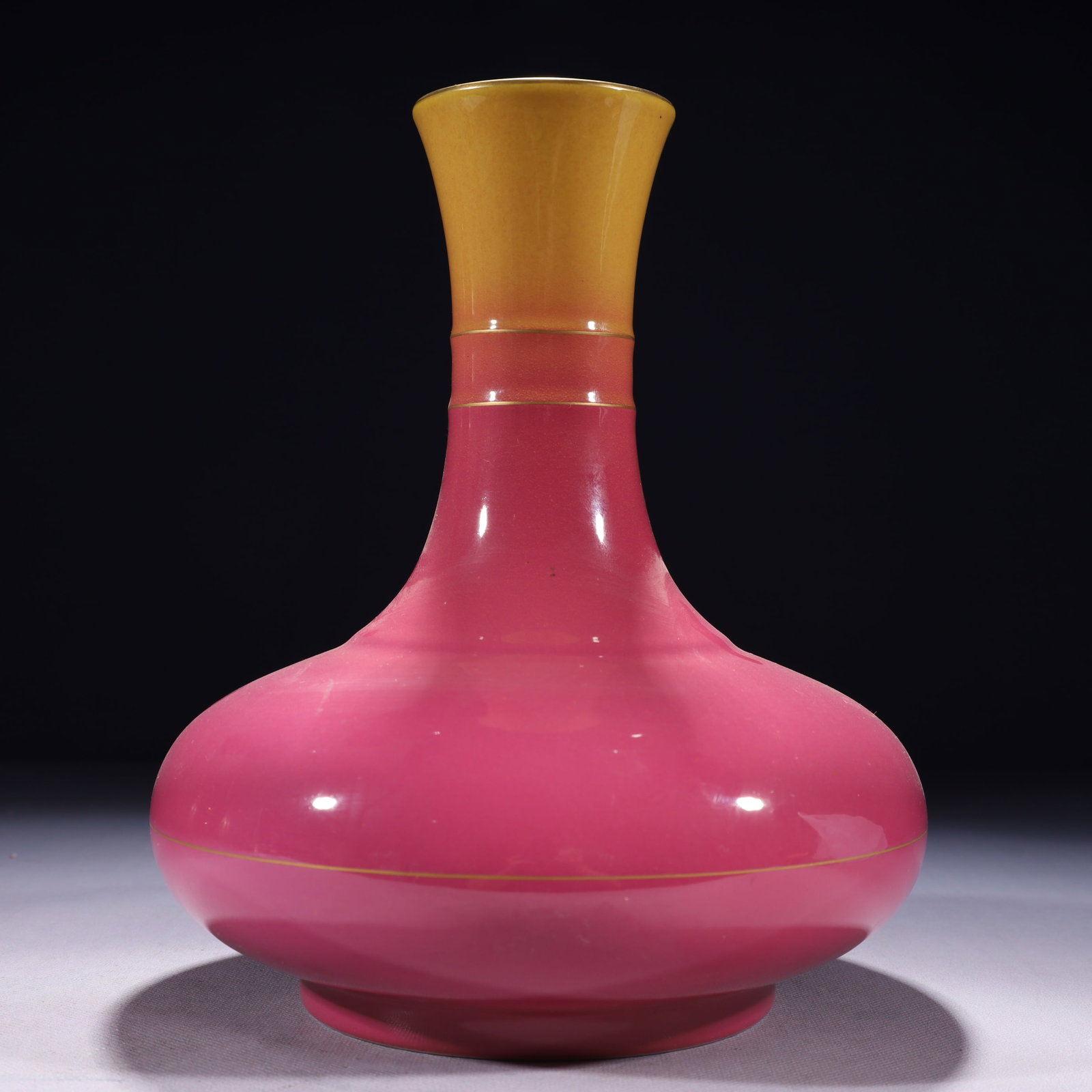 An Exquisite Ruby Red-Glazed Vase - 4