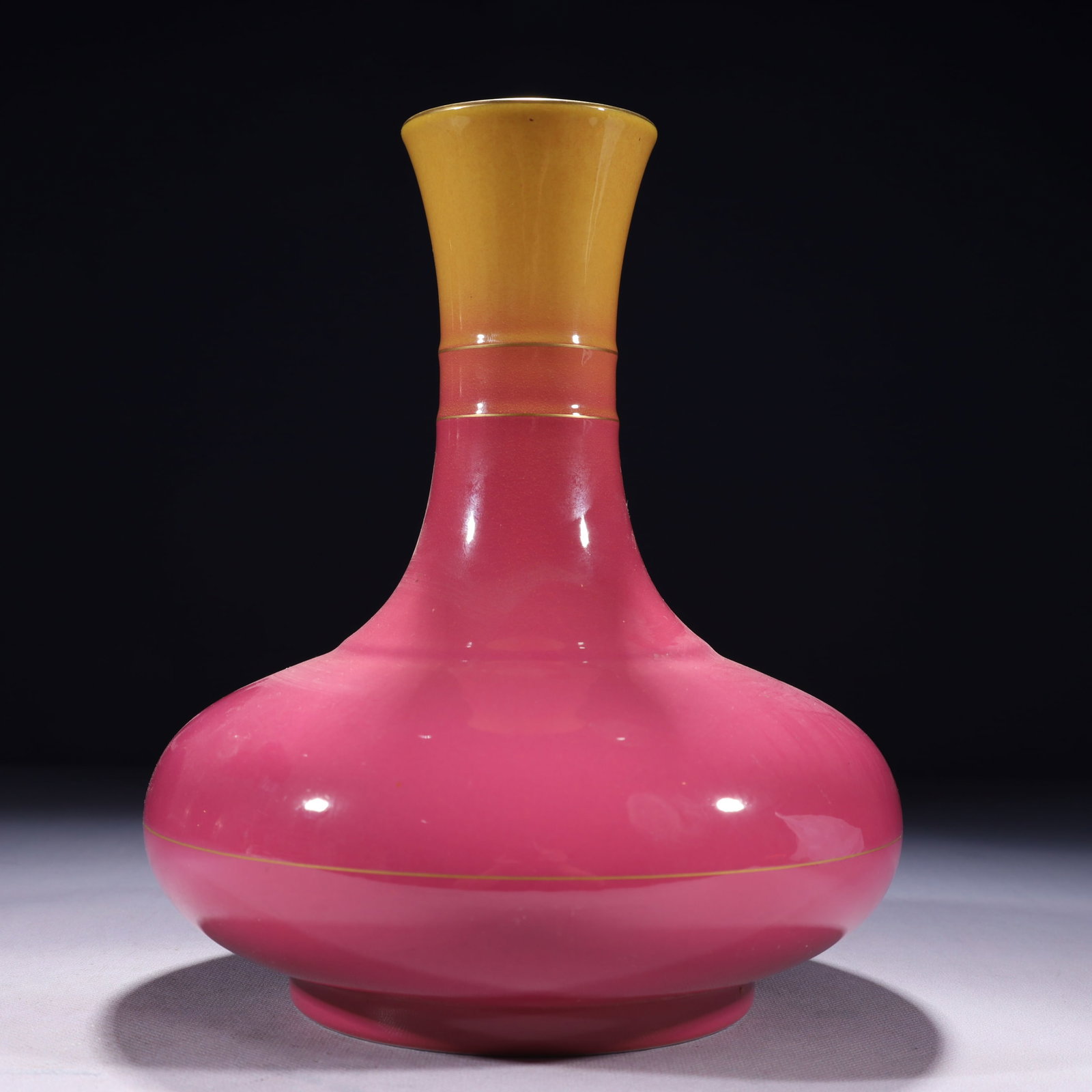 An Exquisite Ruby Red-Glazed Vase - 5