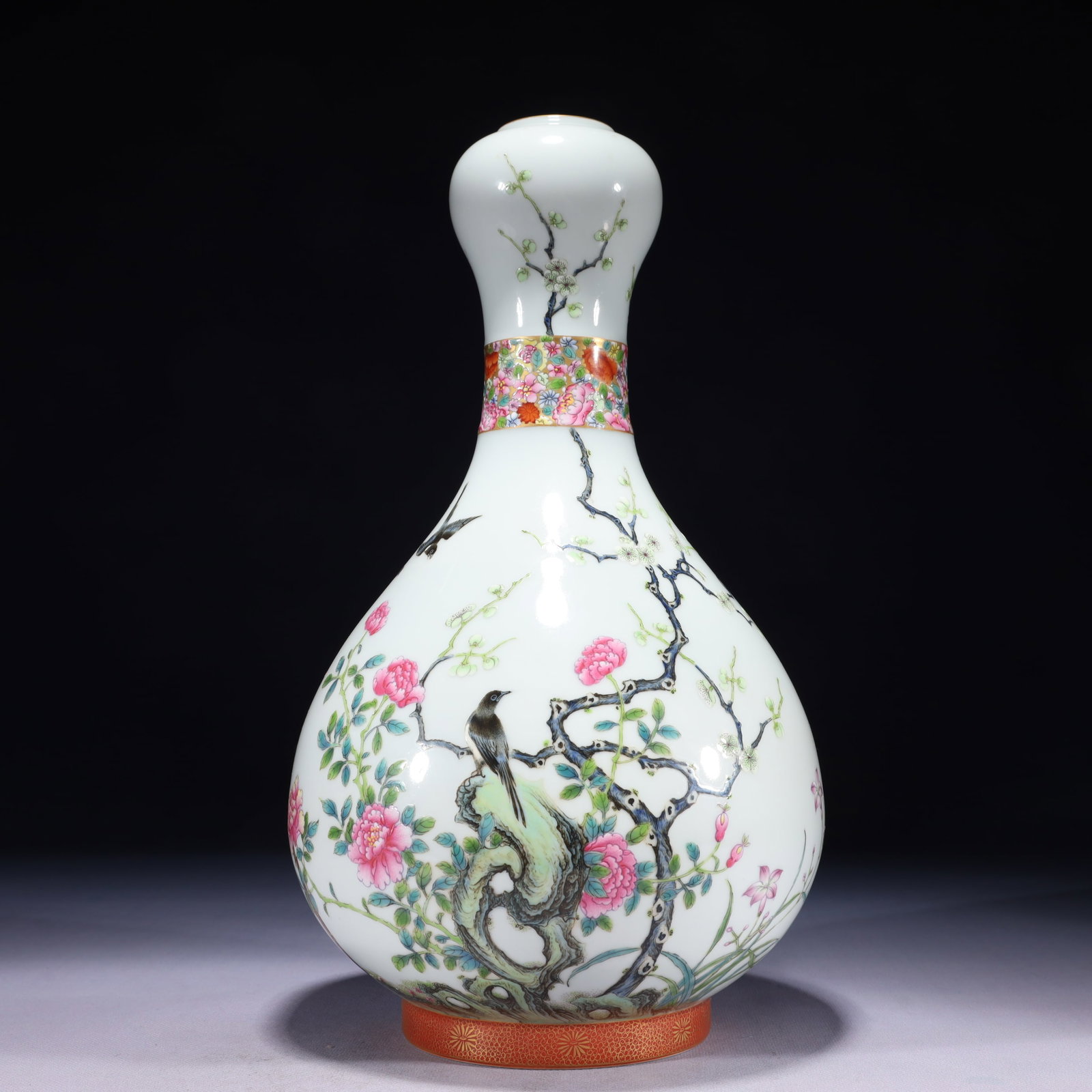 An Exquisite Famille-Rose Painted Gold Flower and Bird Pattern Vase,with poem: An Exquisite Famille-Rose Painted Gold Flower and Bird Pattern Vase,with poem