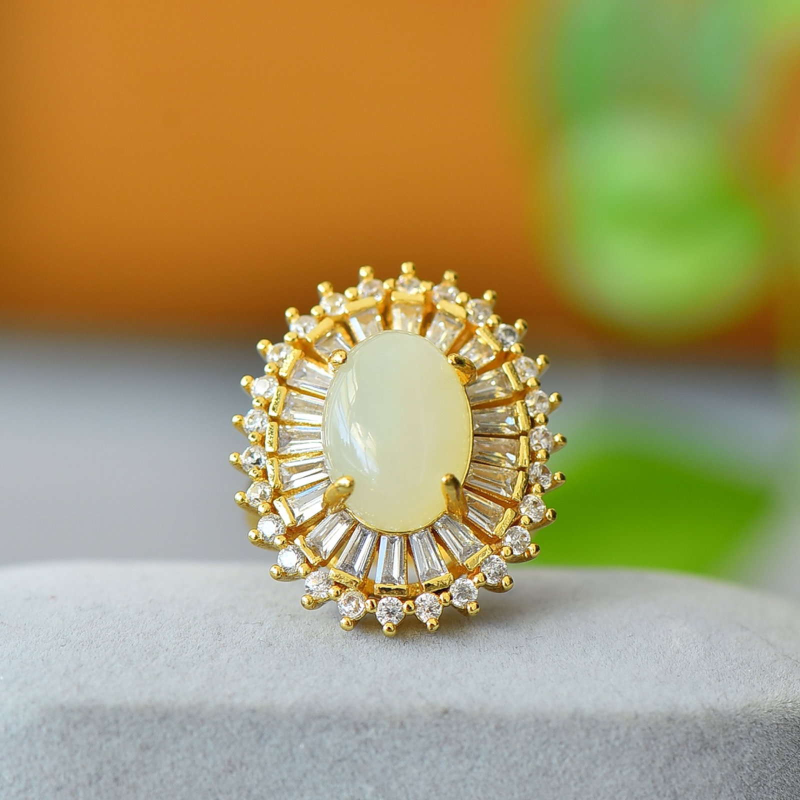An Exquisite Bronze-Gold Plated Inlaid White Jade Ring,Inlaid Diamond: An Exquisite Bronze-Gold Plated Inlaid White Jade Ring,Inlaid Diamond,Size:10mmx14mm 铜镀金镶白玉戒指,嵌钻石