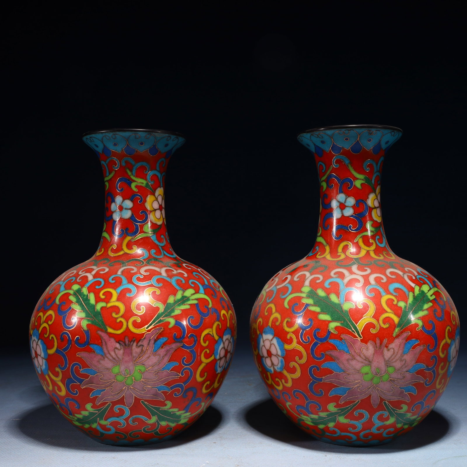 A Pair of Exquisite Cloisonne Flower Pattern Vases: A Pair of Exquisite Cloisonne Flower Pattern Vases,Qing Dynasty,China,Qianlong Four-character Mark,Size:7.9inx5.5inx5.5in,Weight:2650g 一对景泰蓝花卉纹&
