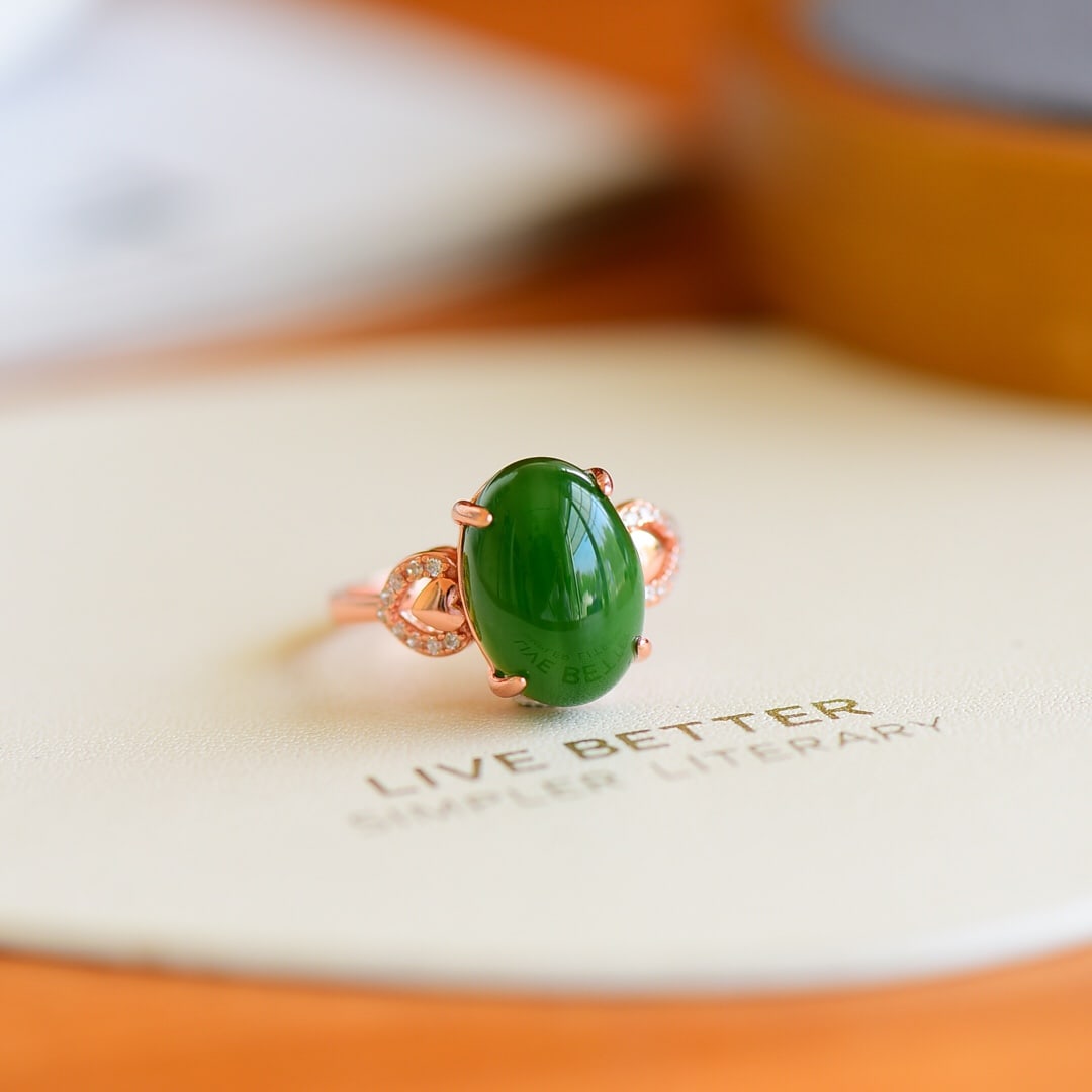 An Exquisite Sterling Silver Inlaid Jasper Ring,Inlaid Diamond: An Exquisite Sterling Silver Inlaid Jasper Ring,Inlaid Diamond,Size:14mmx10mm 纯银镶碧玉戒指,嵌钻石