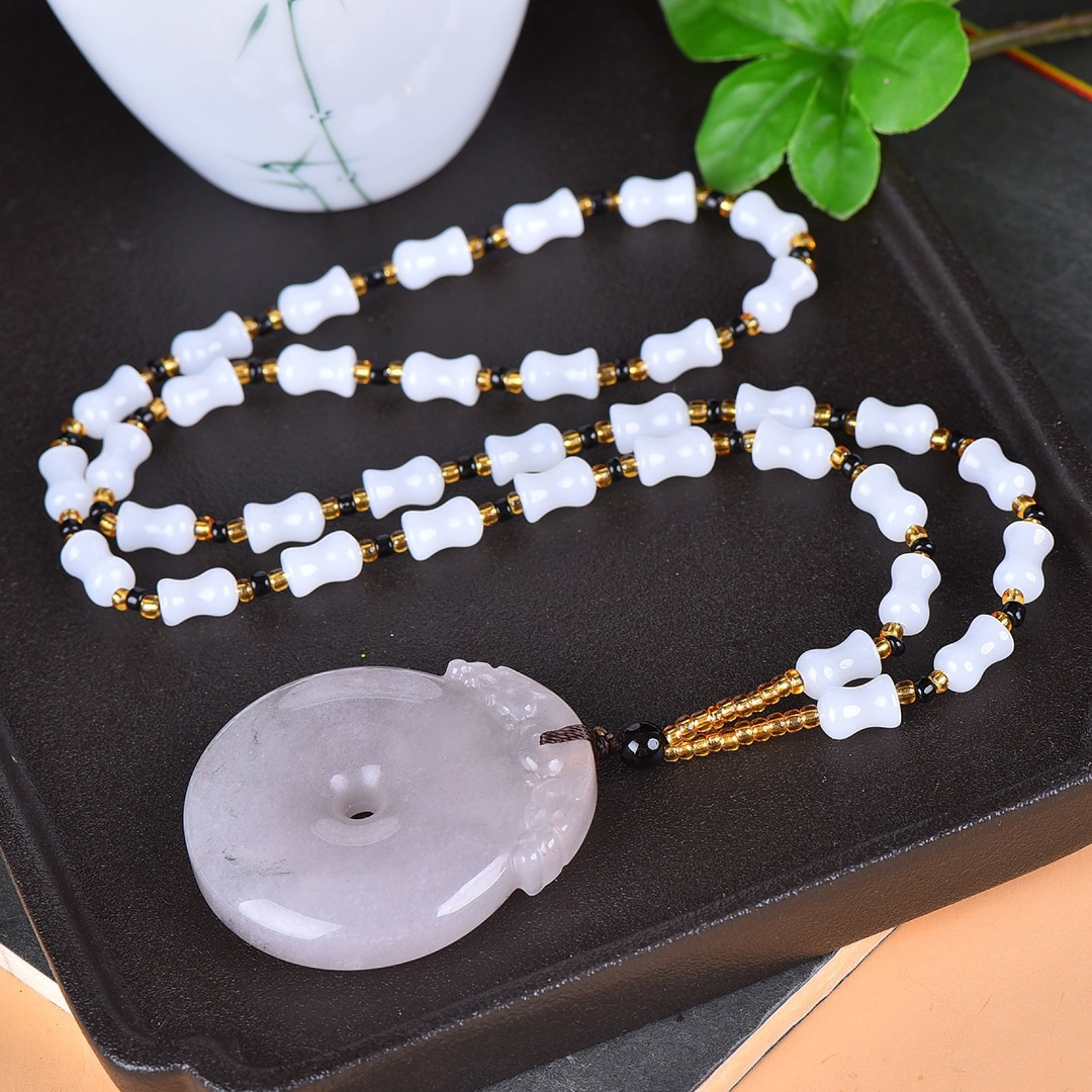An Exquisite Jadeite Pendant - 3