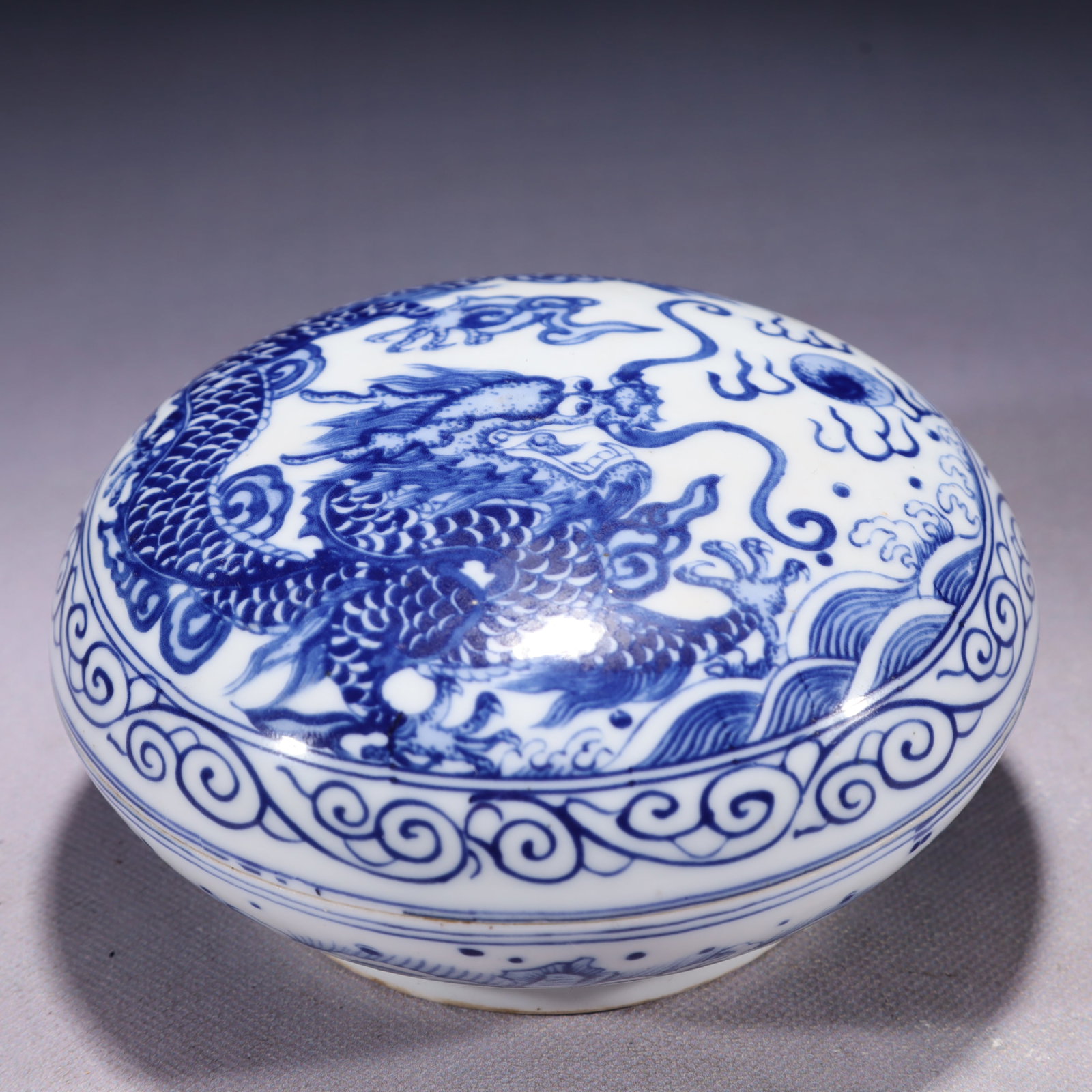 An Exquisite Blue and White Seawater and Dragon Pattern Box with Cover: An Exquisite Blue and White Seawater and Dragon Pattern Box with Cover,Qing Dynasty,China,Qianlong Four-character Mark,Size:5.5inx2.4in,Weight:550g 青花海水龙纹