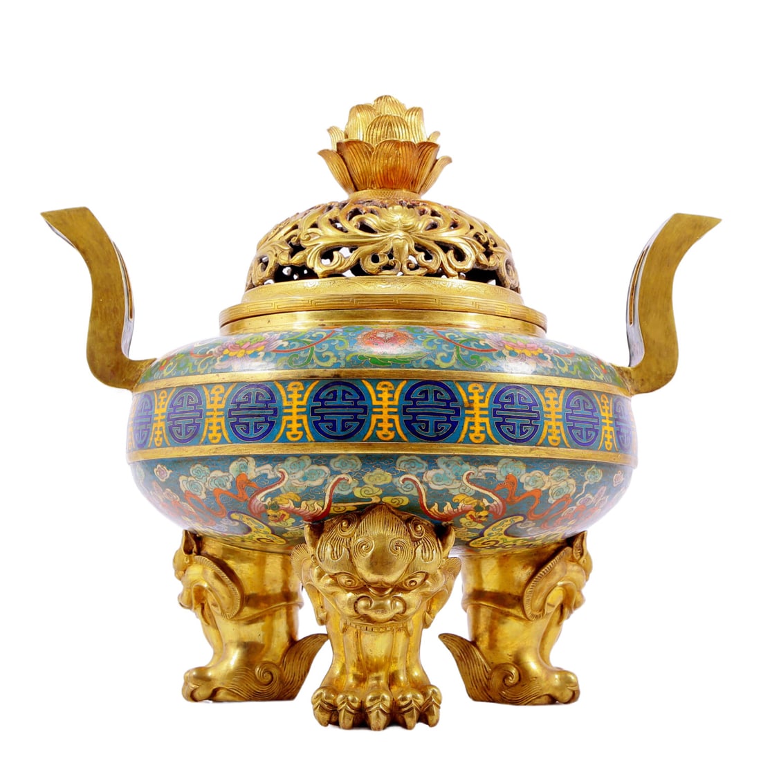 An exquisite cloisonne auspicious cloud bat pattern two-eared three-legged incense burner with lid: An exquisite cloisonné auspicious cloud bat pattern two-eared three-legged incense burner with lid, Qianlong four-character mark, the application of filigree technology makes the decoration of th