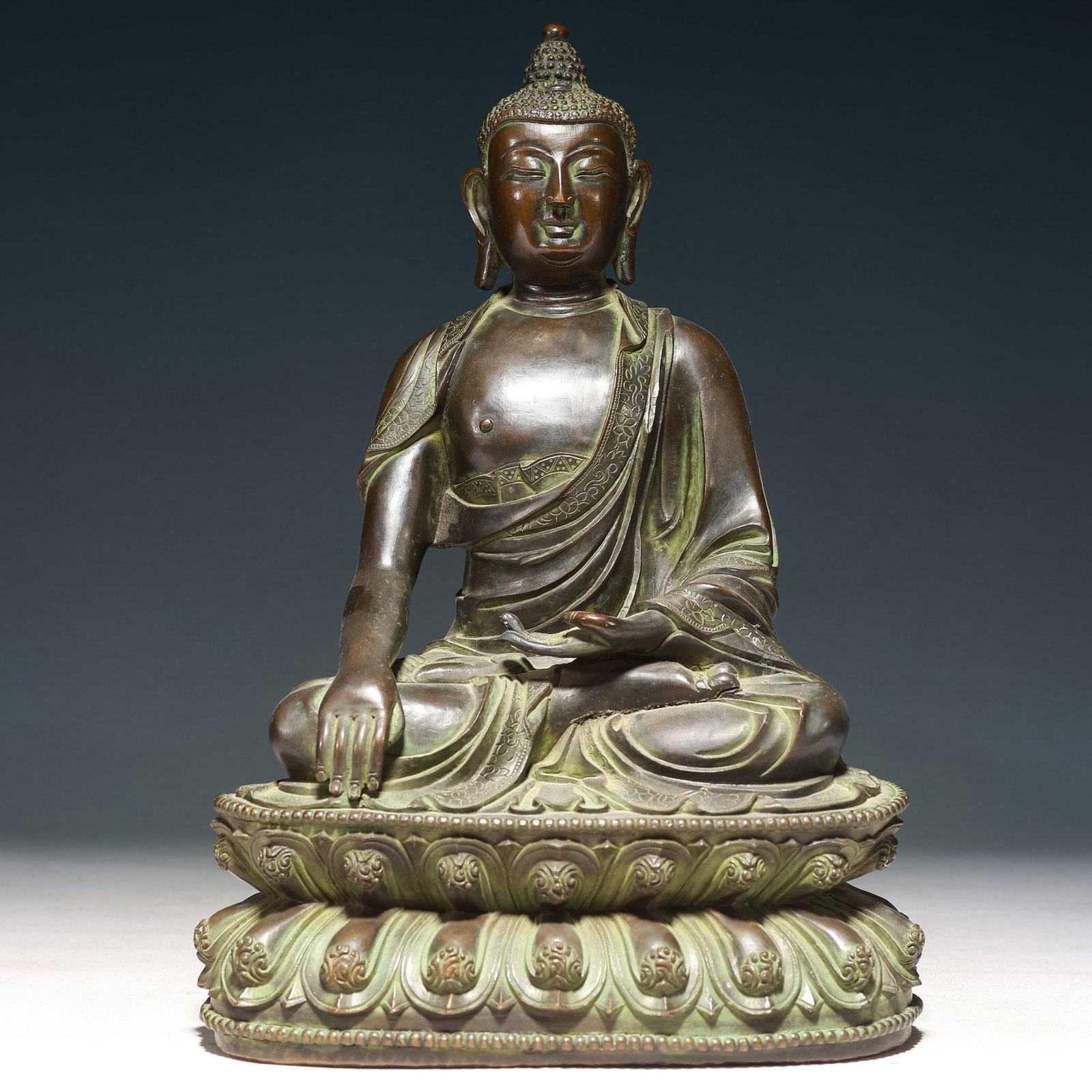 A Solemn Bronze Statue of Sakyamuni (1 of 10)