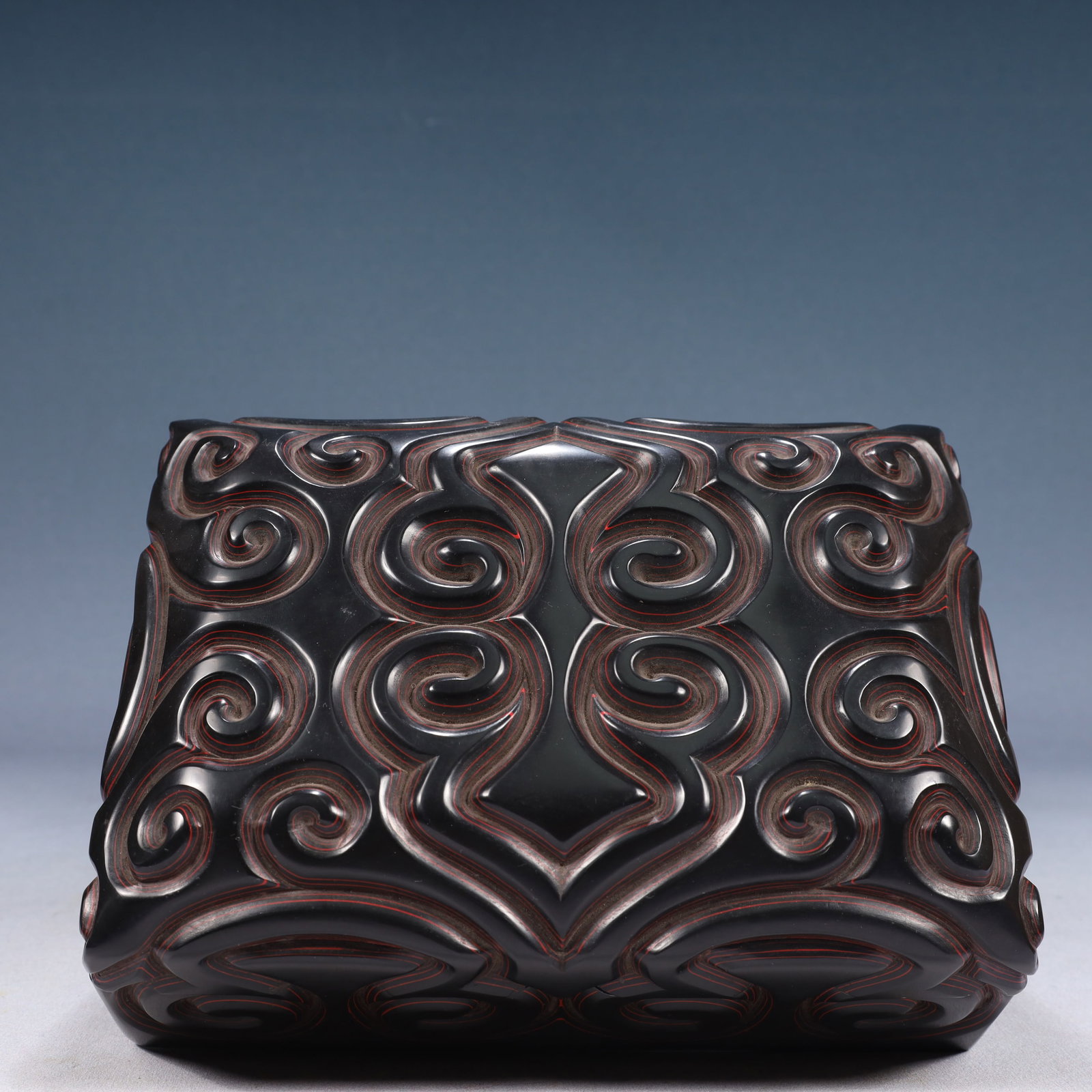 An Exquisite Black Lacquer Cover Box: An Exquisite Black Lacquer Cover Box,Qing Dynasty, China,Size:9.4inx6.7inx3.9in,Weight:900g 黑漆盖盒,中国清代