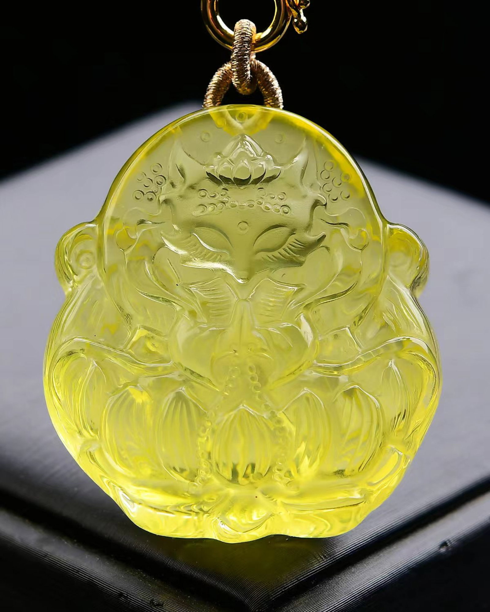 An Exquisite Crystal Nine-Tailed Fox Pendant: An Exquisite Crystal Nine-Tailed Fox Pendant,Size:44mmx40mmx16mm,Weight:76.8g 水晶九尾狐吊坠