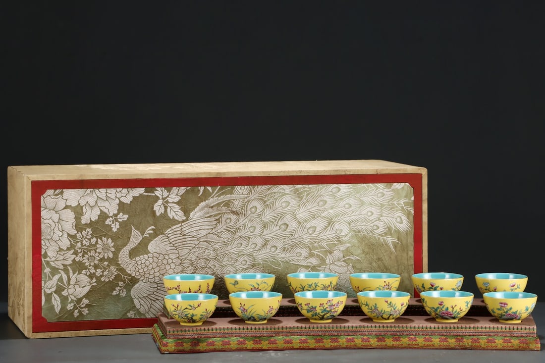 A Set of Fine Yellow Ground Famille-Rose Painted Gold Flower Pattern Cups: A Set of Fine Yellow Ground Famille-Rose Painted Gold Flower Pattern Cups,Qing Dynasty,China,Qianlong Four-character Mark,Size:1.9inx3.5in 一套黄地粉彩描ŵ