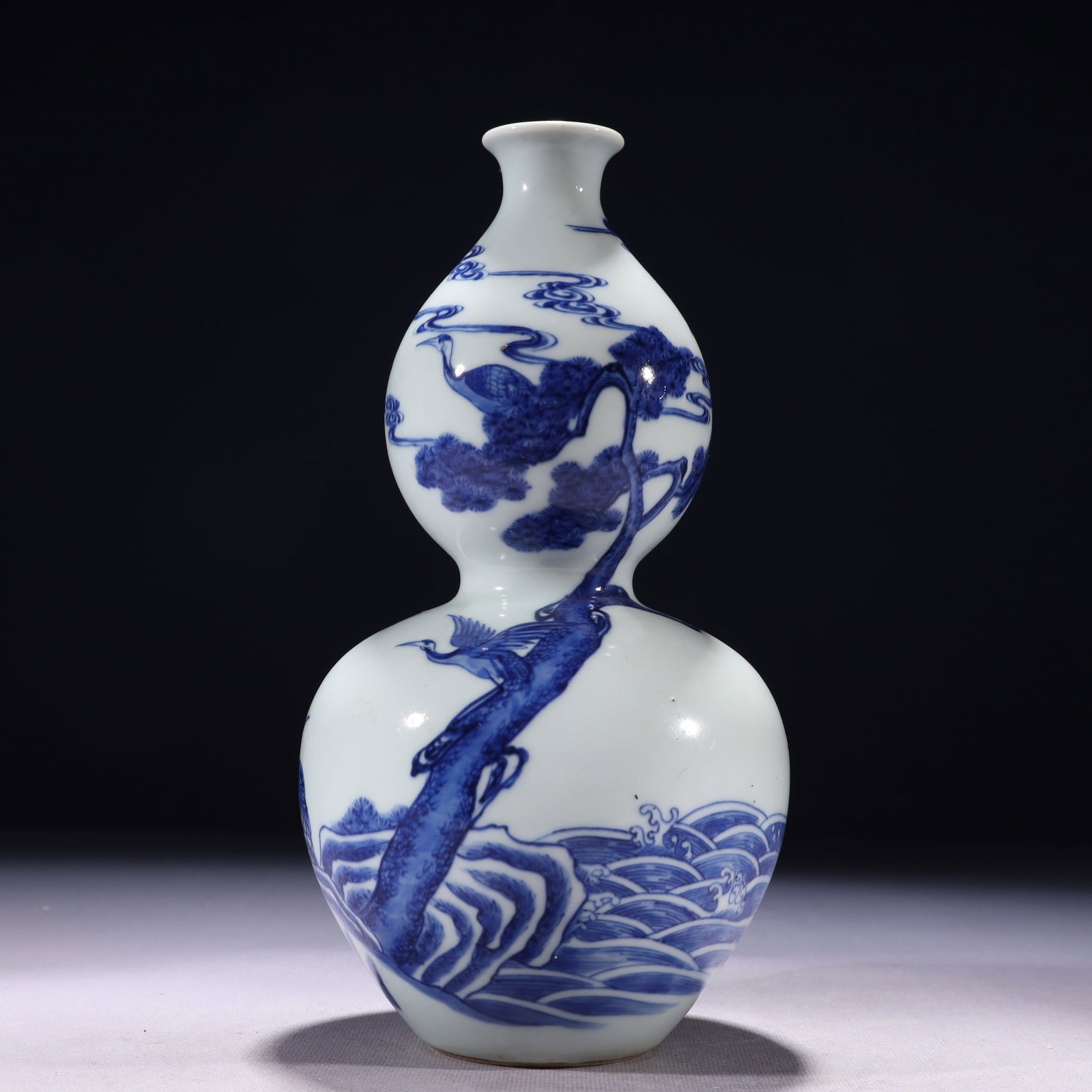 An Exquisite Blue and White Pine and Crane Pattern Gourd-Shaped Vase: An Exquisite Blue and White Pine and Crane Pattern Gourd-Shaped Vase,Qing Dynasty,China,Qianlong Six-character Mark,Size:4.7inx9.8in,Weight:900g