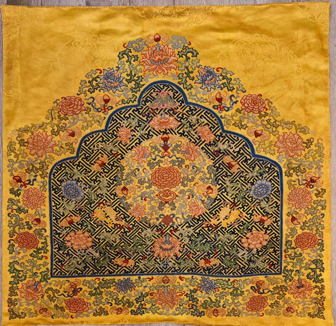 Backrest: Seed embroidered twig lotus back rest with '卍' pattern in Qing Dynasty. This Qing Dynasty embroidered twig lotus back rest is based on the theme of twig lotus and 'swastika' pattern. The tangle
