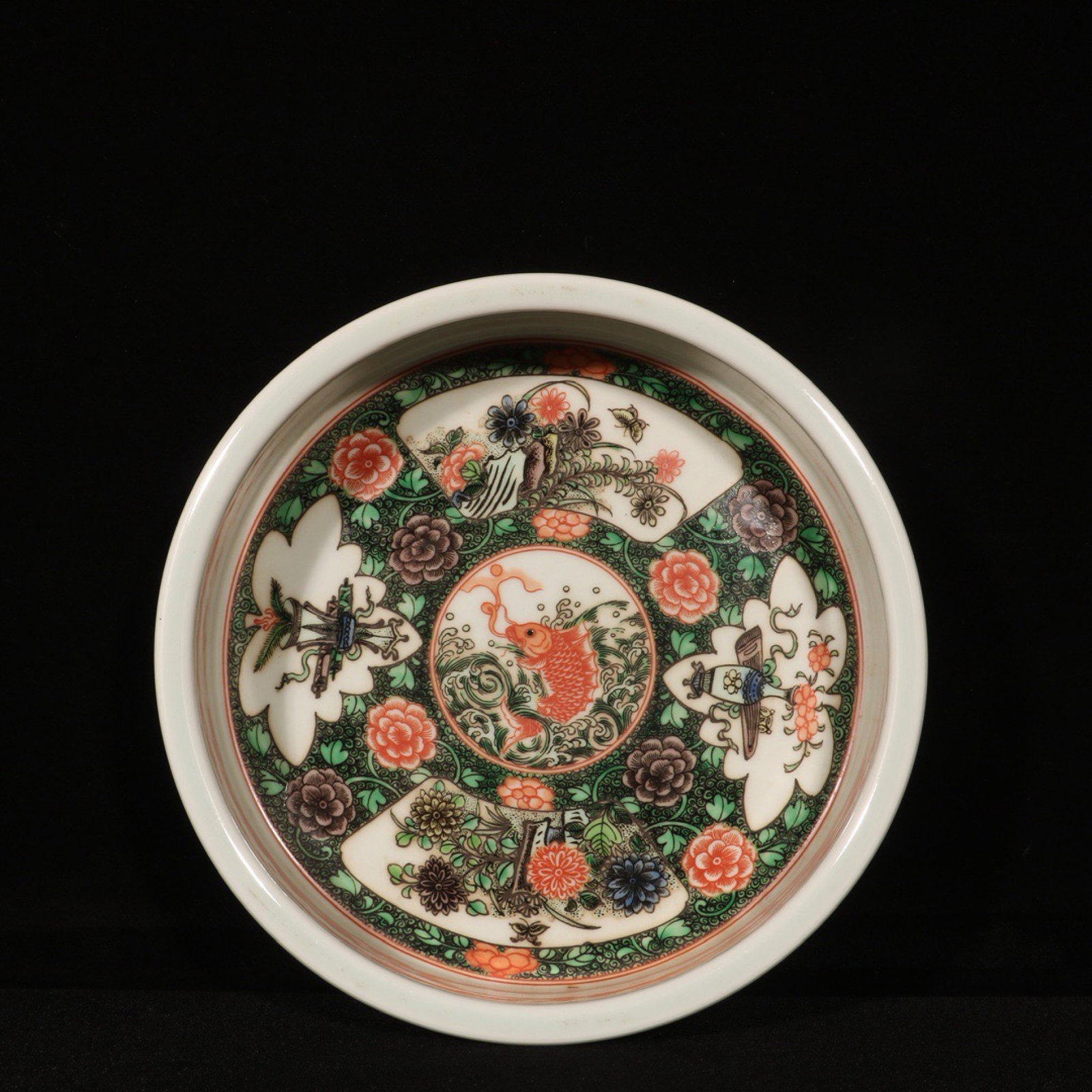 An Exquisite Wucai Hornwort Pattern Brush Washer: An Exquisite Wucai Hornwort Pattern Brush Washer,Qing Dynasty,China,Kangxi Six-character Mark,Size:2.4inx8.7in