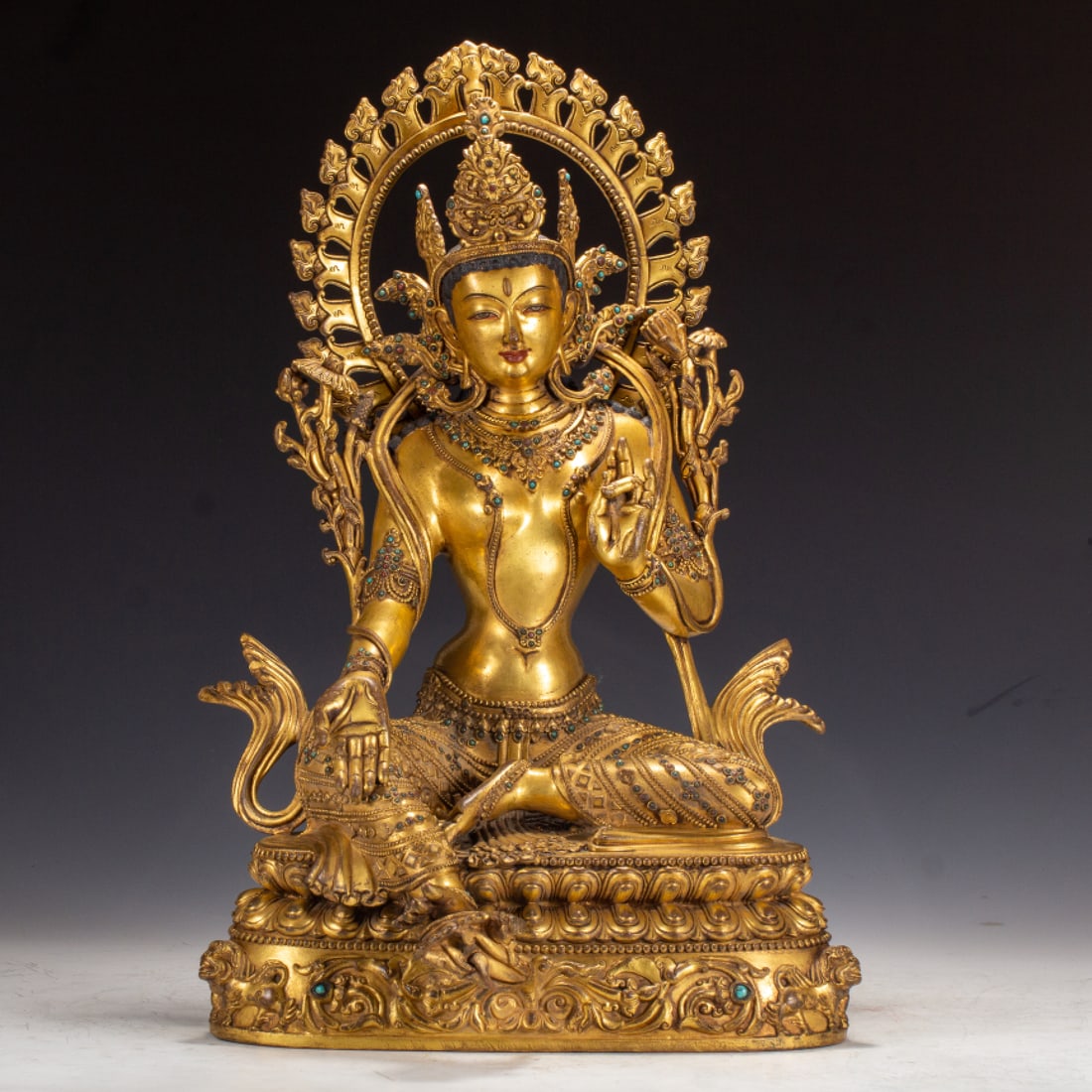 A Solemn Gilt Bronze Statue of Tara,Inlaid Gems: A Solemn Gilt Bronze Statue of Tara,Inlaid Gems,Ming Dynasty,China,Size:13inx10.6inx19.7in,Weight:10180g 铜鎏金度母像,嵌宝石,中国ą