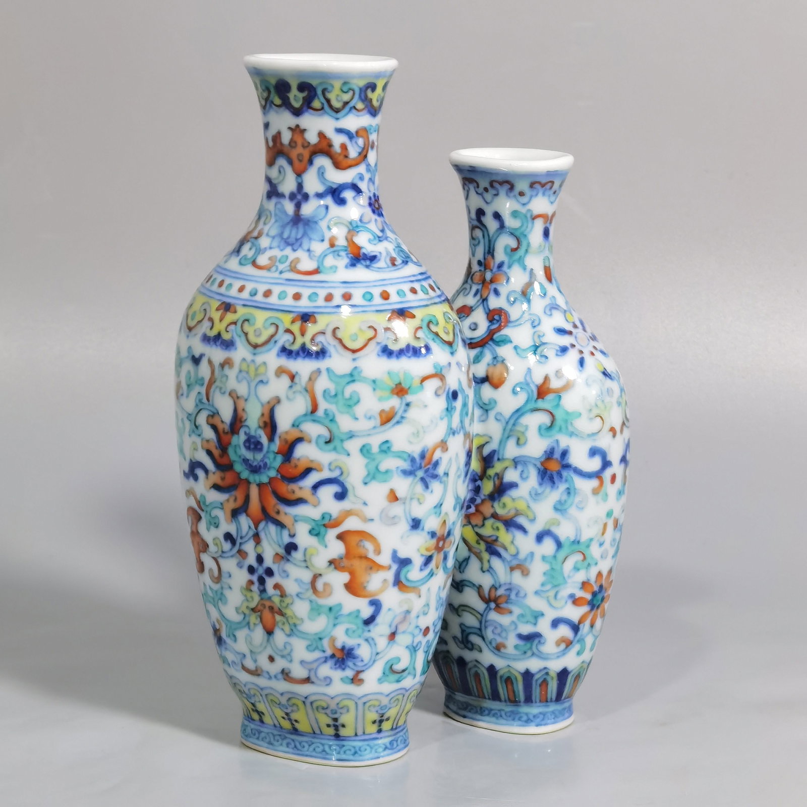 An Exquisite Blue and White Doucai Lotus Pattern Conjoined bottles: An Exquisite Blue and White Doucai Lotus Pattern Conjoined bottles,Qing Dynasty,China,Qianlong Four-character Mark,Size:6.2inx3.9in 青花斗彩缠枝莲纹$
