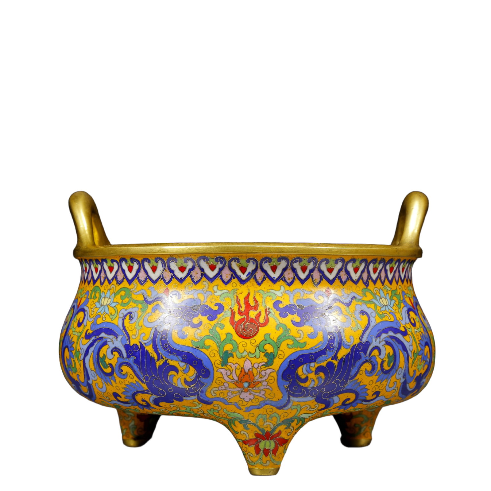 An Exquisite Cloisonne Dragon Pattern Double-Ears and Tripod Censer: An Exquisite Cloisonne Dragon Pattern Double-Ears and Tripod Censer,Ming Dynasty, China,Xuande Six-character Mark,Size:9.1inx6.7in,Weight:4380g 景泰蓝龙纹双耳