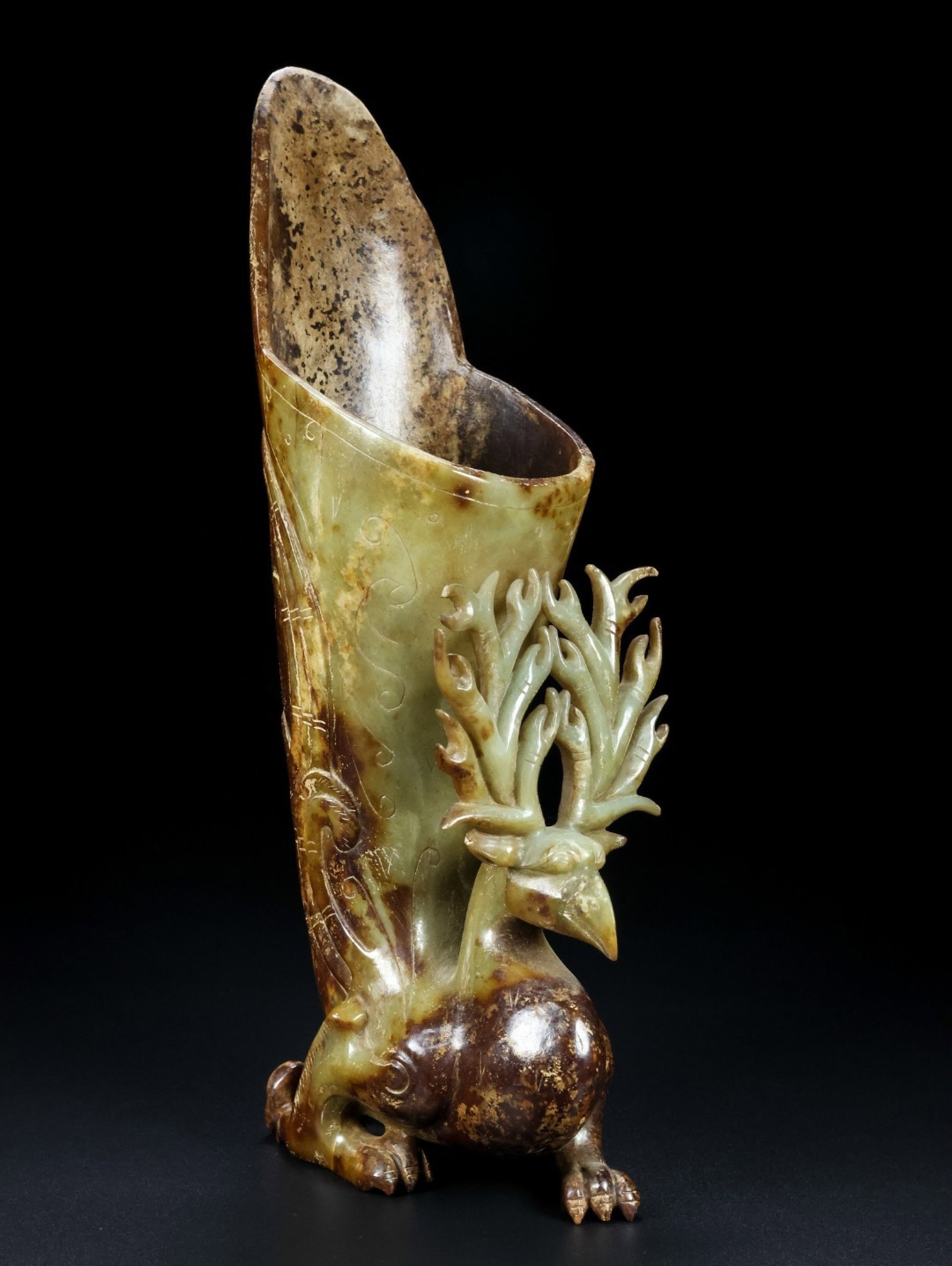An Exquisite White Jade Phoenix Cup: An Exquisite White Jade Phoenix Cup,Qing Dynasty,China,Size:6.9inx4.5inx3.1in,Weight:1038g 白玉凤杯子,中国清代
