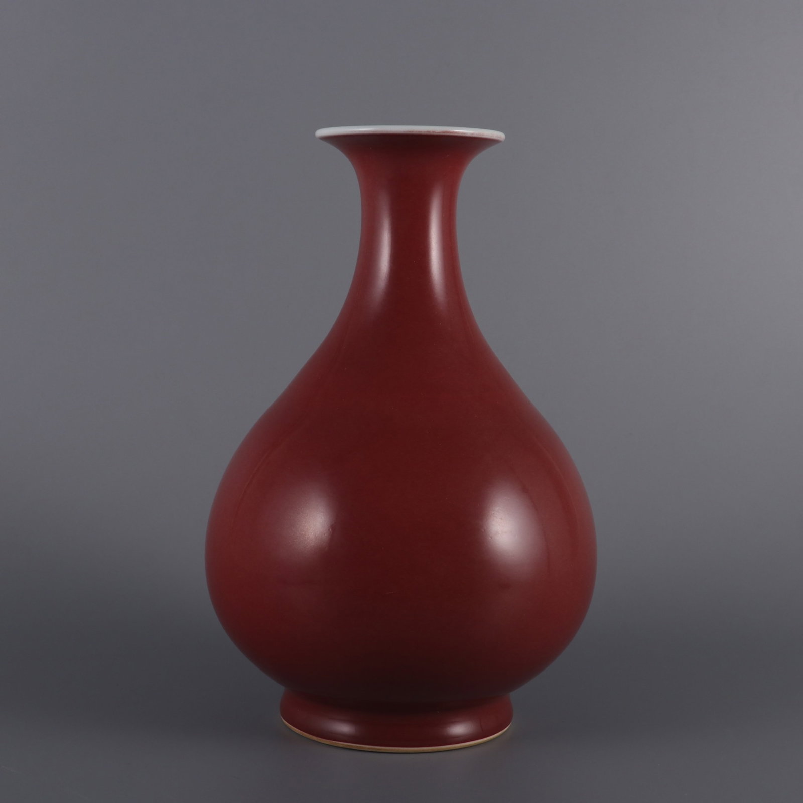 An Exquisite Ji Red Glazed Vase: An Exquisite Ji Red Glazed Vase,Qing Dynasty,China,Kangxi Six-character Mark,Size:9inx5.7in 霁红釉瓶,中国清代,康熙六字款