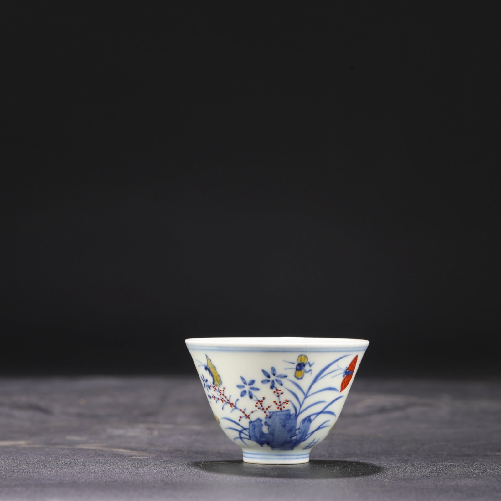 An Exquisite Doucai Flower Pattern Cup - 2