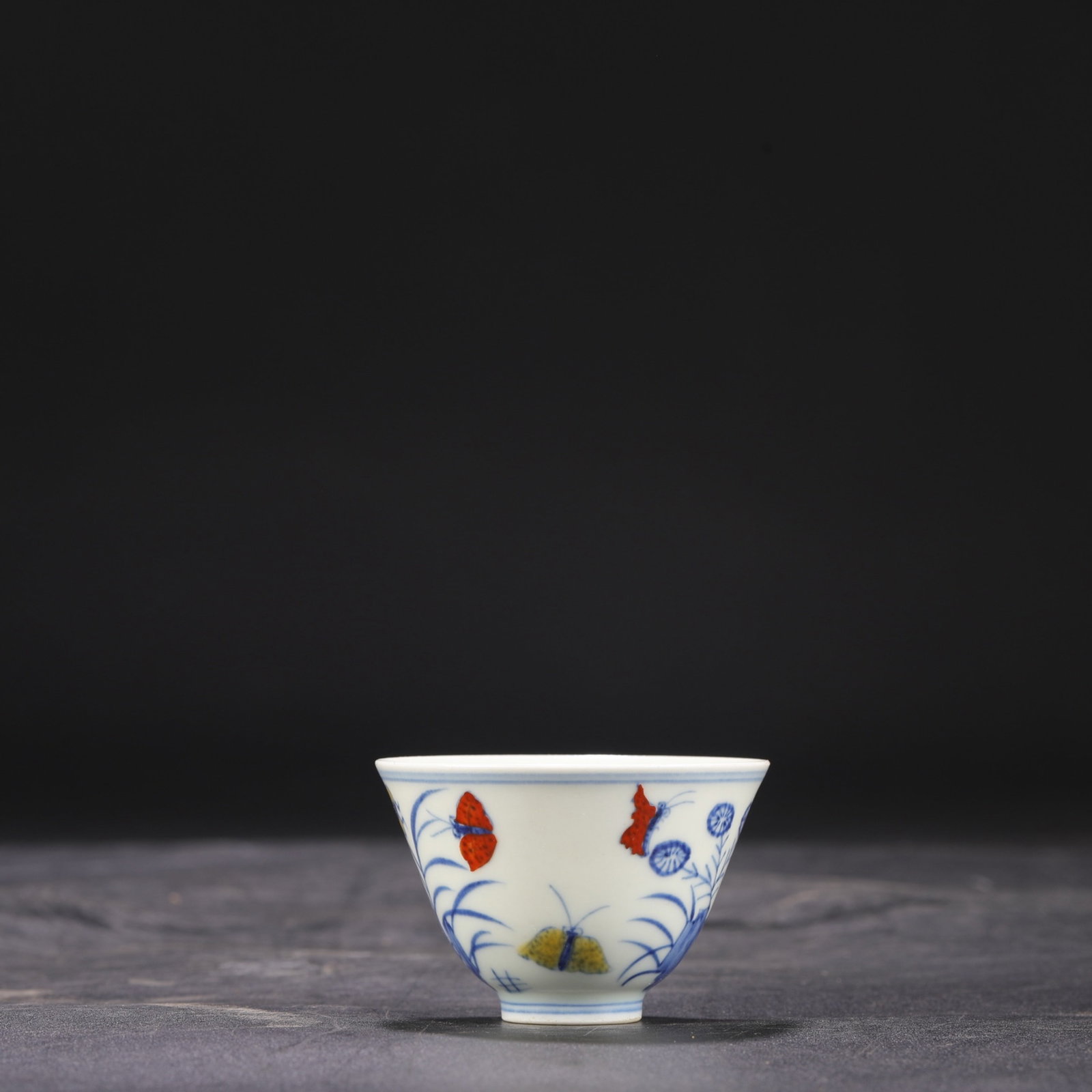An Exquisite Doucai Flower Pattern Cup - 4