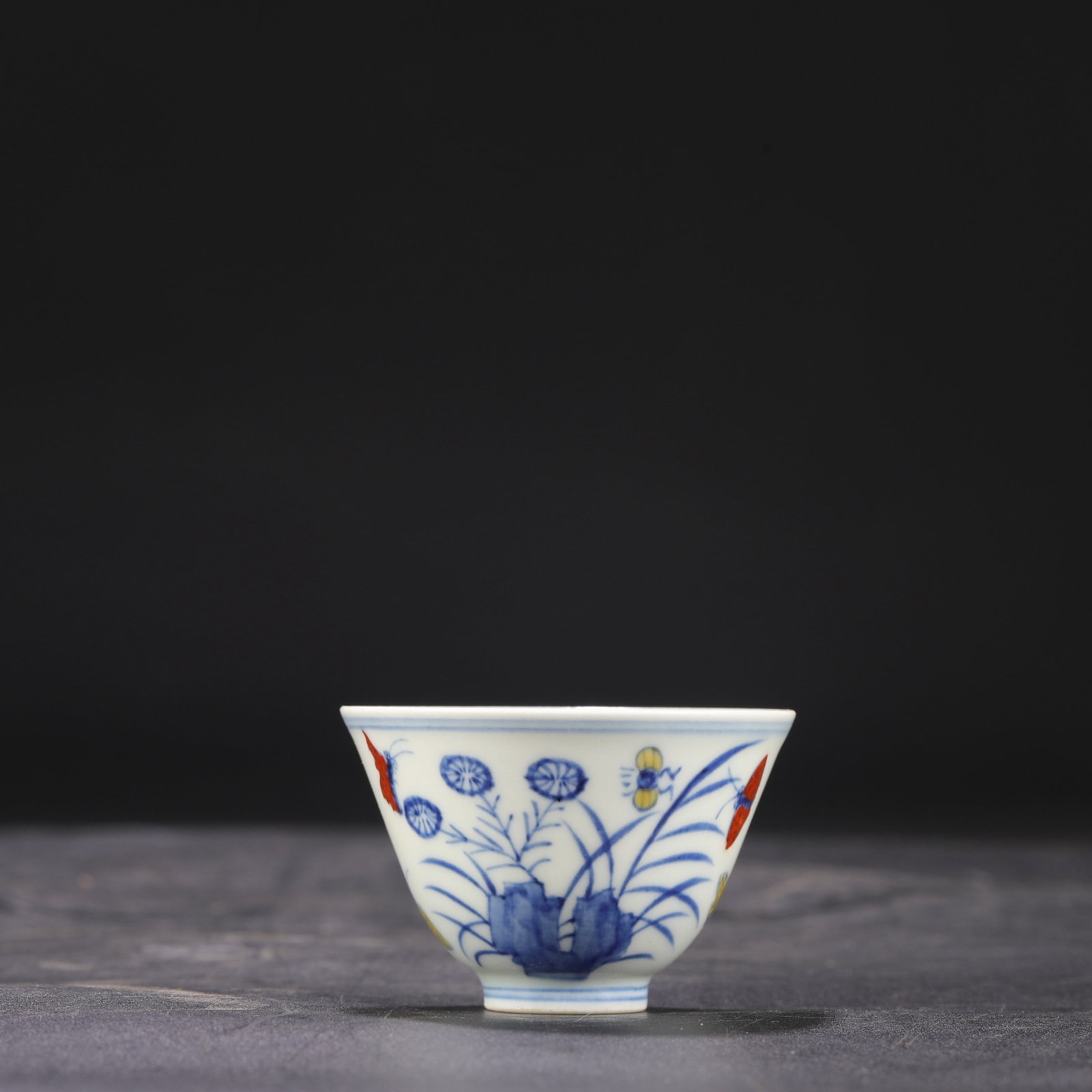 An Exquisite Doucai Flower Pattern Cup - 5