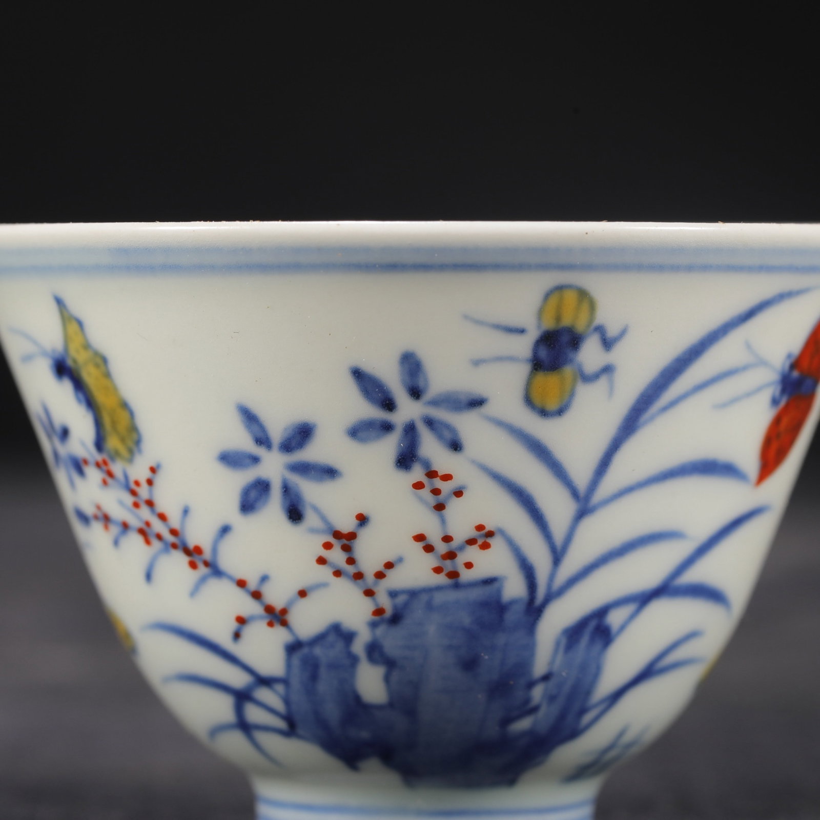 An Exquisite Doucai Flower Pattern Cup - 7