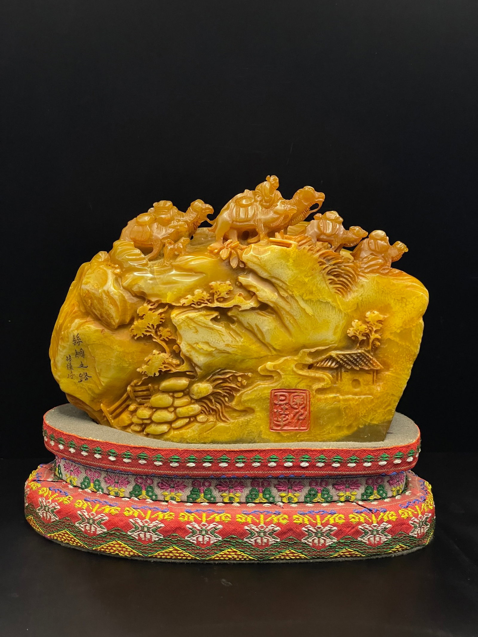 An Exquisite Shoushan Stone Character and Story Pattern Ornament,With Base: An Exquisite Shoushan Stone Character and Story Pattern Ornament,With Base,Qing Dynasty,China,With Mark,Size:7.1inx2.8inx4.7in,Weight:1622g 寿山石人物故事 