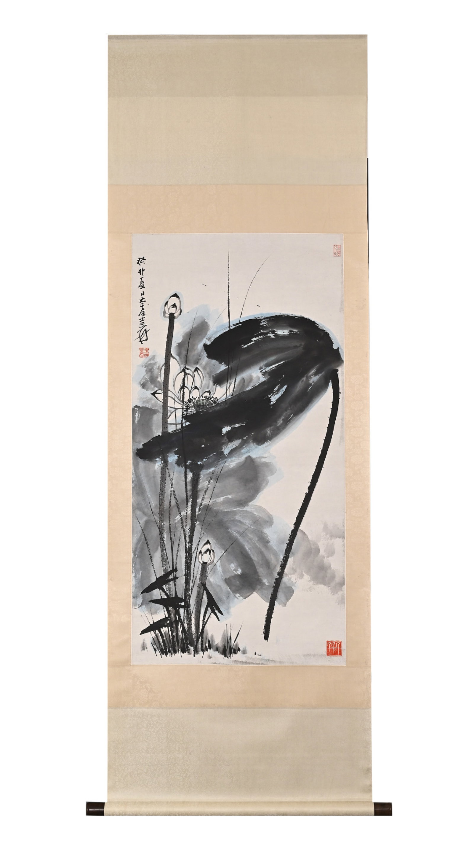 A Chinese Vertical Scroll Ink Painting of Lotus on Paper: A Chinese Vertical Scroll Ink Painting of Lotus on Paper,Zhang Daqian,Size:44.1inx21.7in 一幅中国水墨荷花画立轴,张大ࡓ