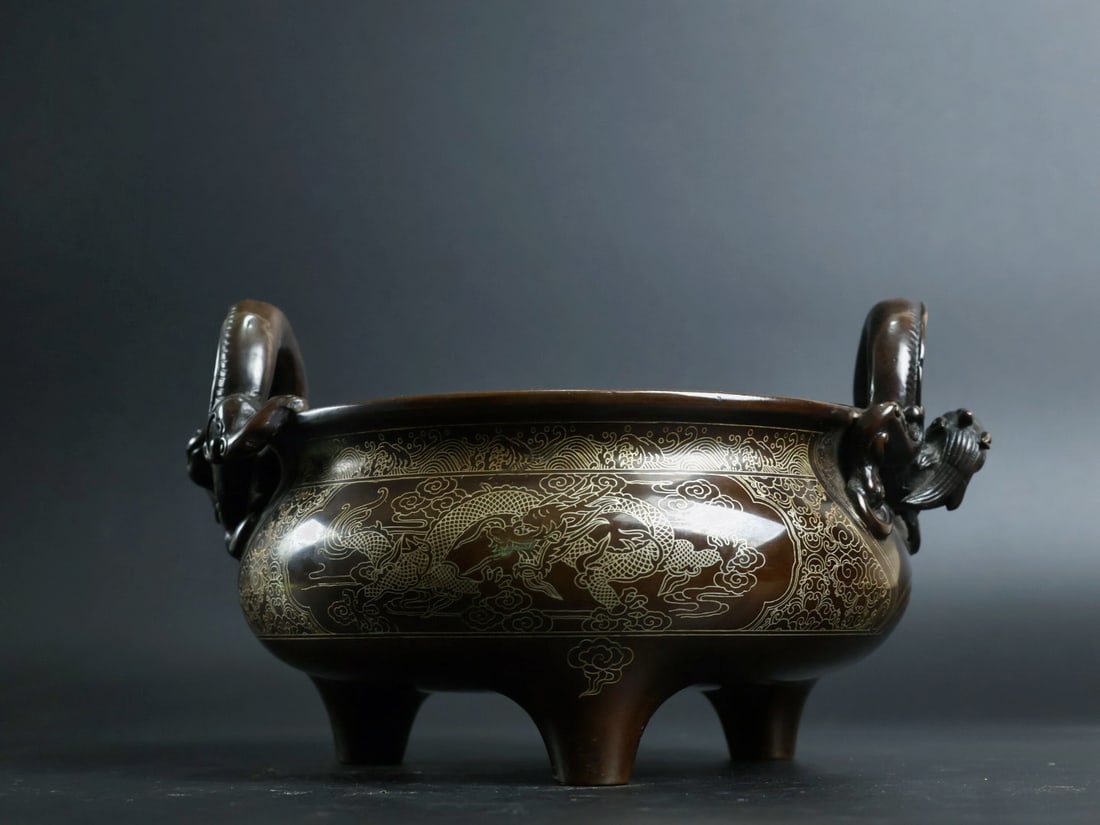 An Exquisite Bronze Inlaid Silver Dragon Pattern Double-Ears and Tripod Censer: An Exquisite Bronze Inlaid Silver Dragon Pattern Double-Ears and Tripod Censer,Qing Dynasty, China, With Mark,Size:4.3inx5.7in,Weight:2585g 铜嵌银龙纹双耳