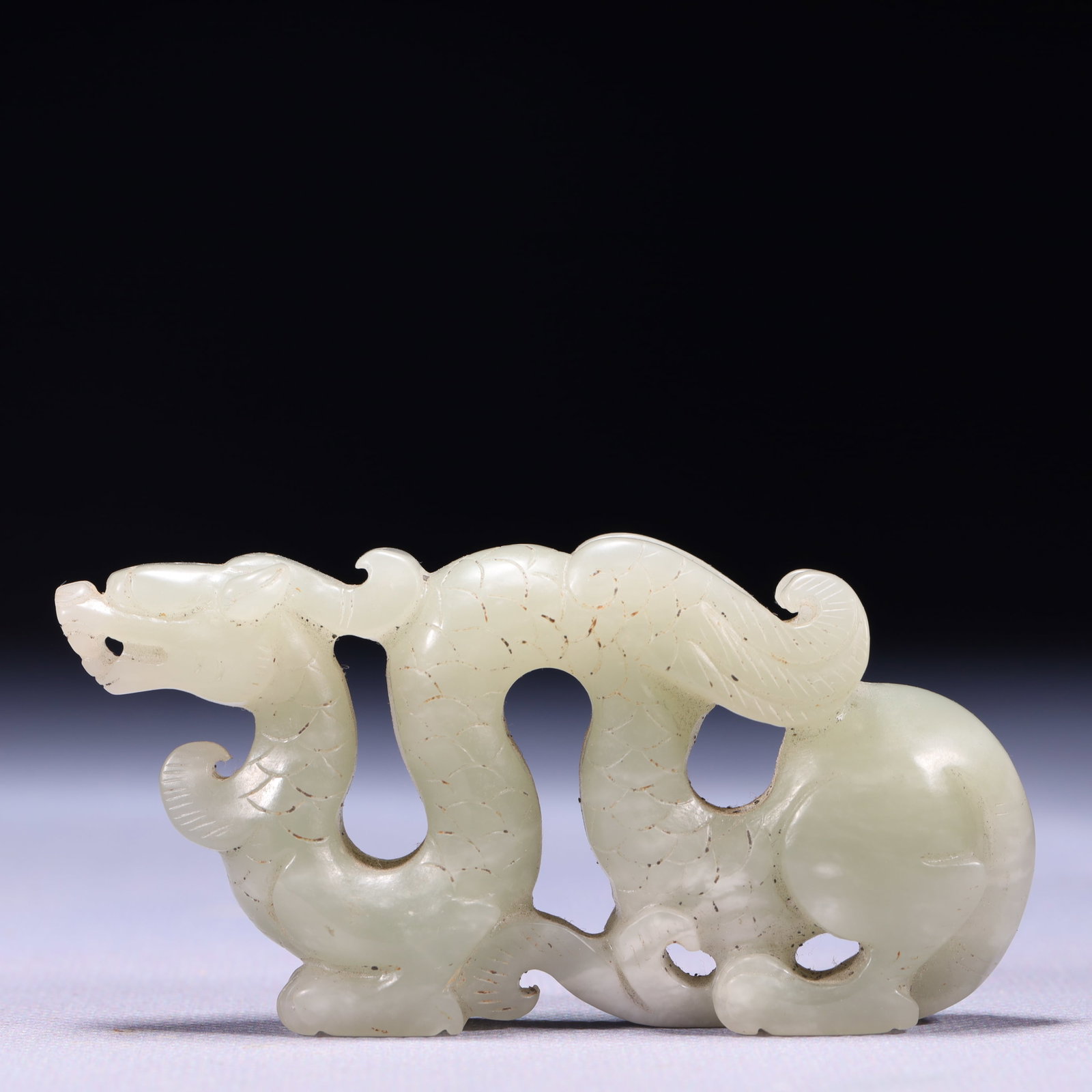 An Exquisite White Jade Dragon Ornament: An Exquisite White Jade Dragon Ornament,Qing Dynasty,China,Size:3.5inx0.6inx1.8in,Weight:97g ?????,????