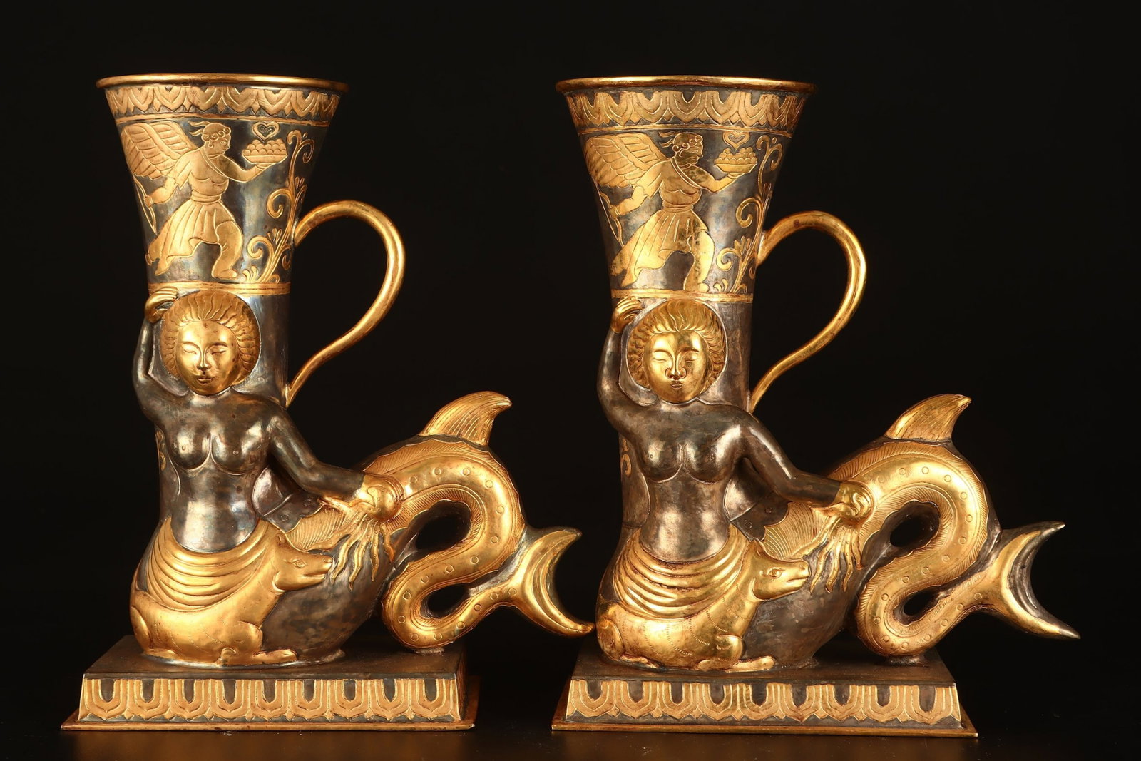 A Pair of Exquisite Gilt Figure Cups: A Pair of Exquisite Gilt Figure Cups,Qing Dynasty,China,Size:8.7inx6.3in,Weight:650g 一对鎏金人物杯子,中国清代