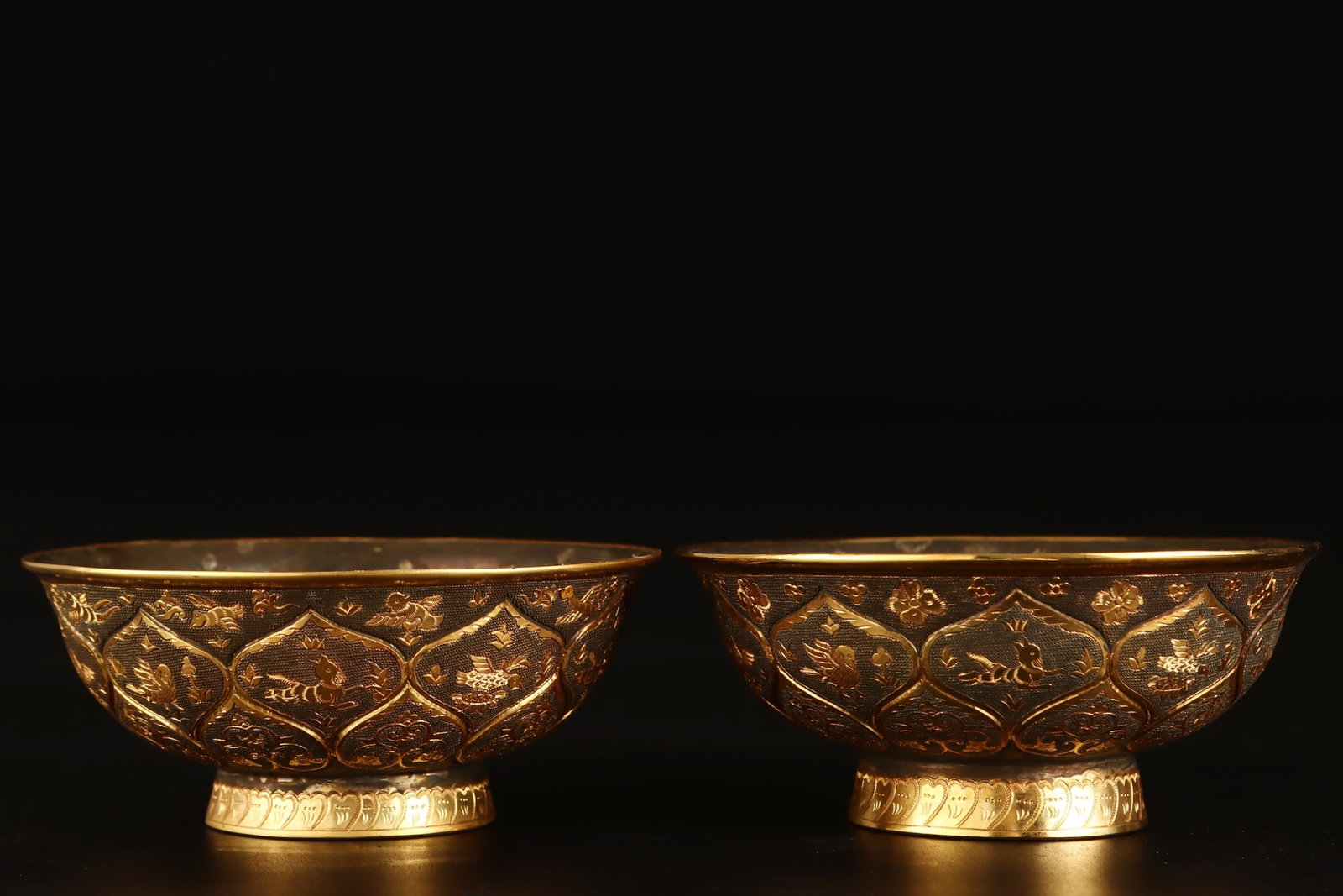 A Pair of Exquisite Gilt Flower and Bird Pattern Bowls: A Pair of Exquisite Gilt Flower and Bird Pattern Bowls,Qing Dynasty,China,Qianlong Four-character Mark,Size:2.4inx5.3in,Weight:913g 一对鎏金花鸟纹碗,