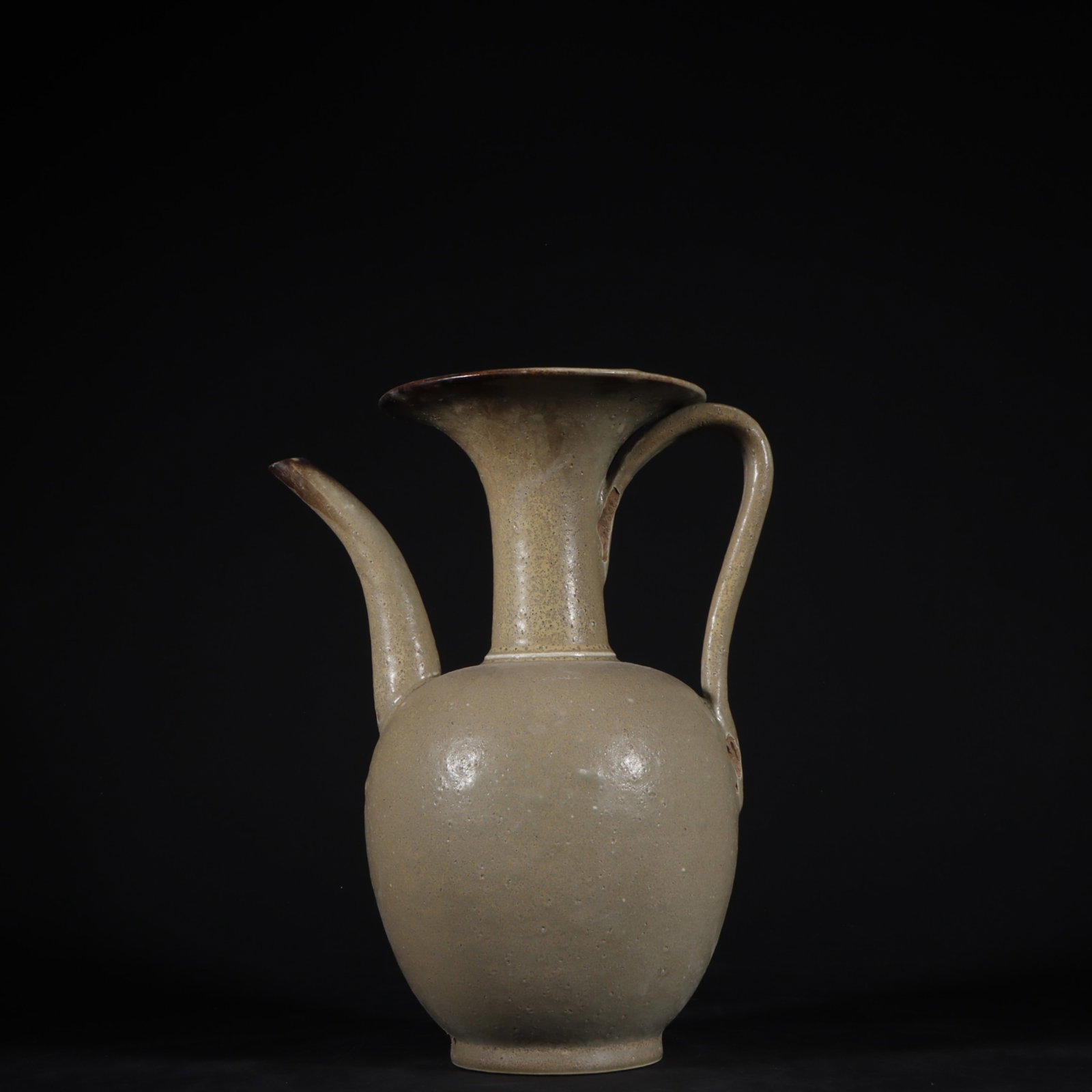 An Exquisite Yue yao Ewer (1 of 9)