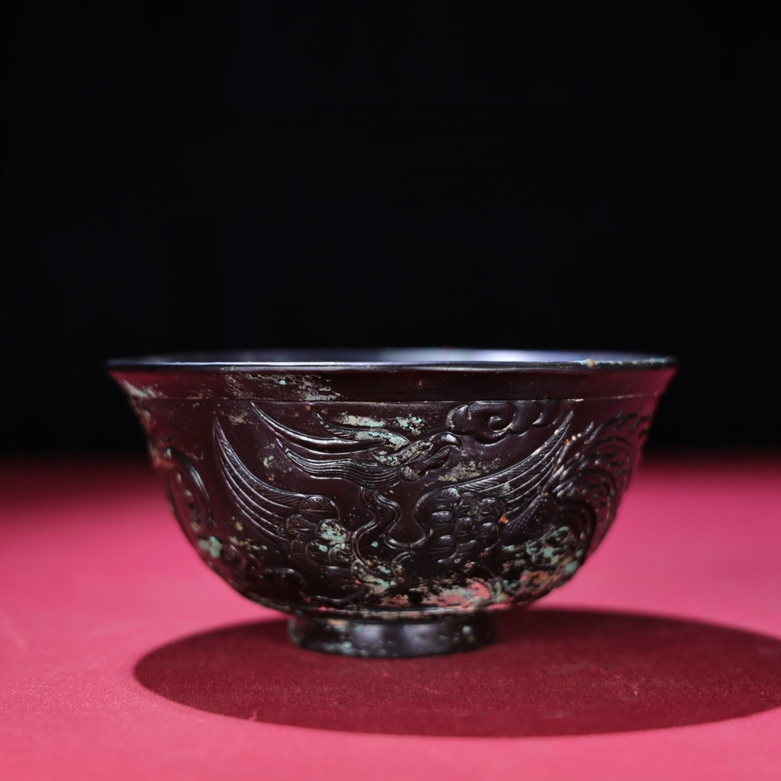 An Exquisite Agate Dragon and Phoenix Pattern Bowl: An Exquisite Agate Dragon and Phoenix Pattern Bowl,Qing Dynasty,China,Size:5.6inx3.1inx4.8in,Weight:281g 玛瑙龙凤纹碗,中国清代