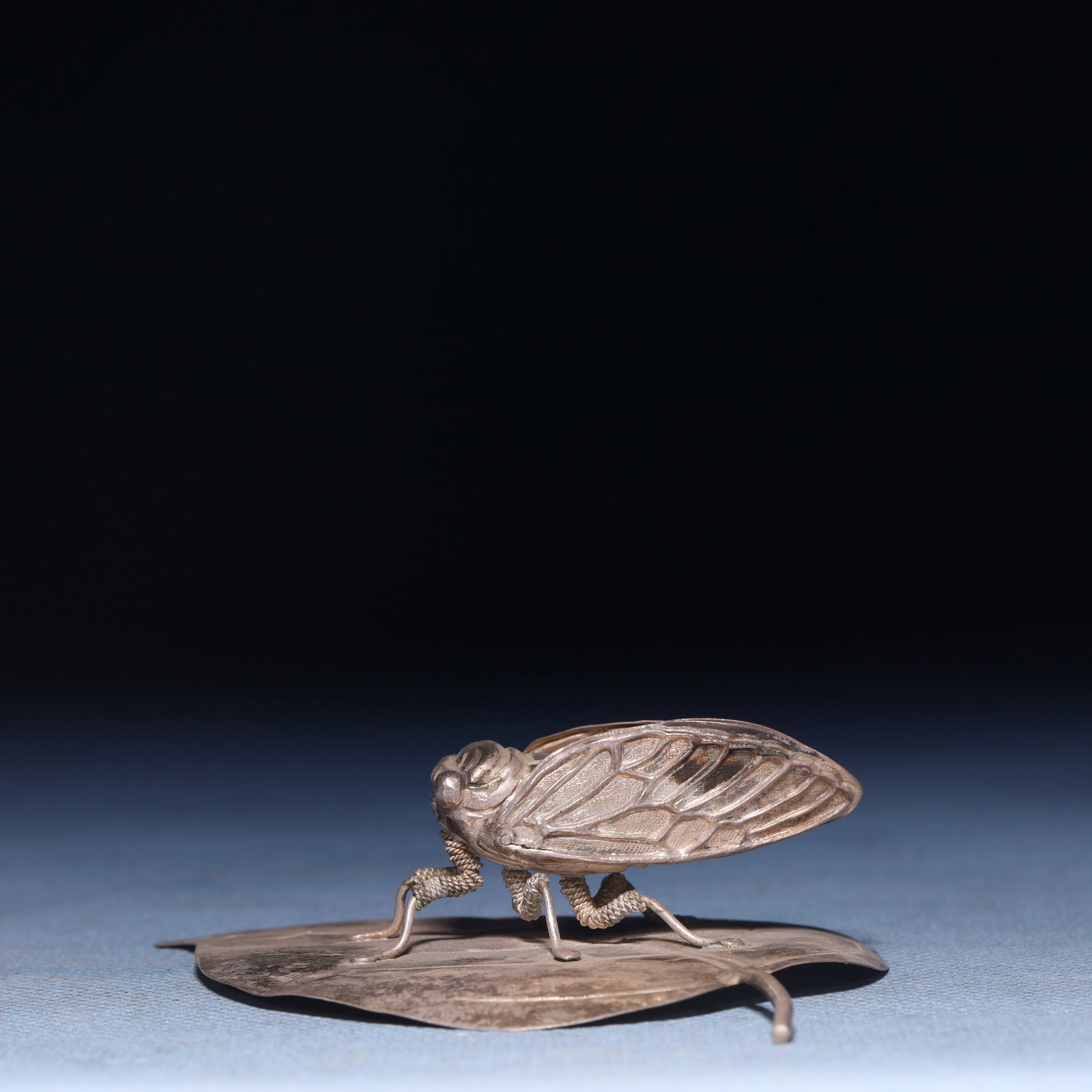 An Exquisite Silver Insect Ornament: An Exquisite Silver Insect Ornament,Qing Dynasty,China,Size:3.7inx1inx2.6in,Weight:17.7g 银昆虫摆件,中国清代