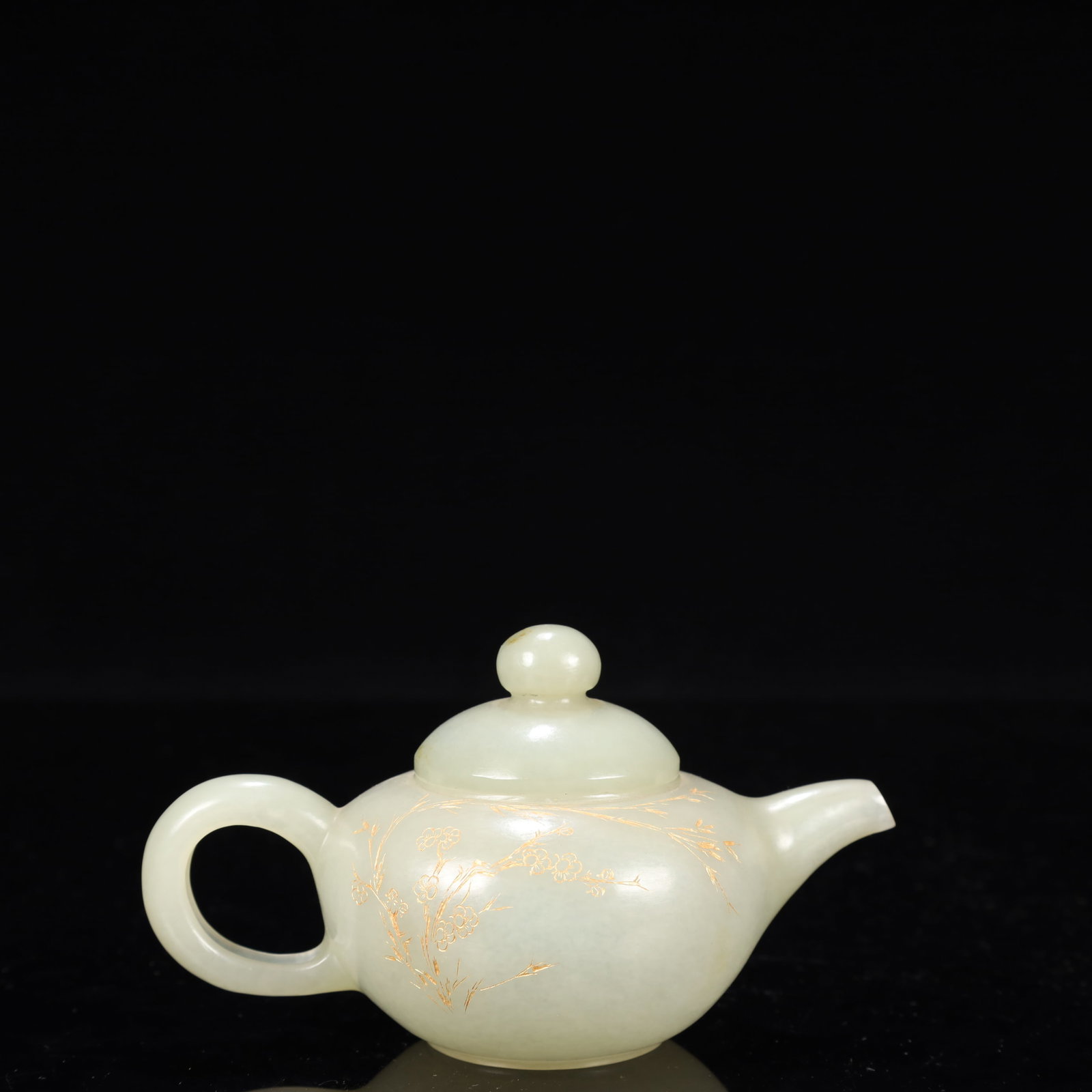 An Exquisite White Jade Painted Gold Flower Pattern Teapot,With Poem: An Exquisite White Jade Painted Gold Flower Pattern Teapot,With Poem,Qing Dynasty, China,Size:4.7inx2.8inx2.6in,Weight:100g