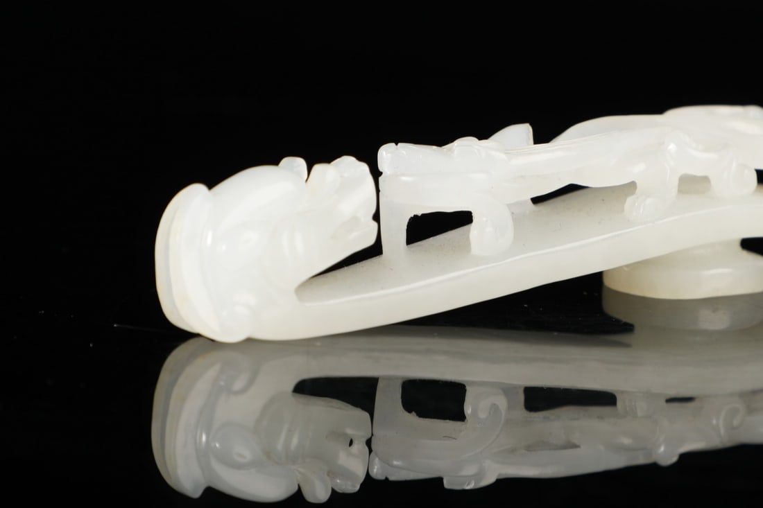 An Exquisite White Jade Dragon Pattern Hook - 2