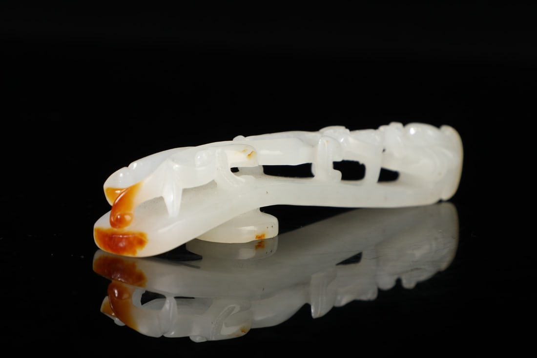 An Exquisite White Jade Dragon Pattern Hook - 9