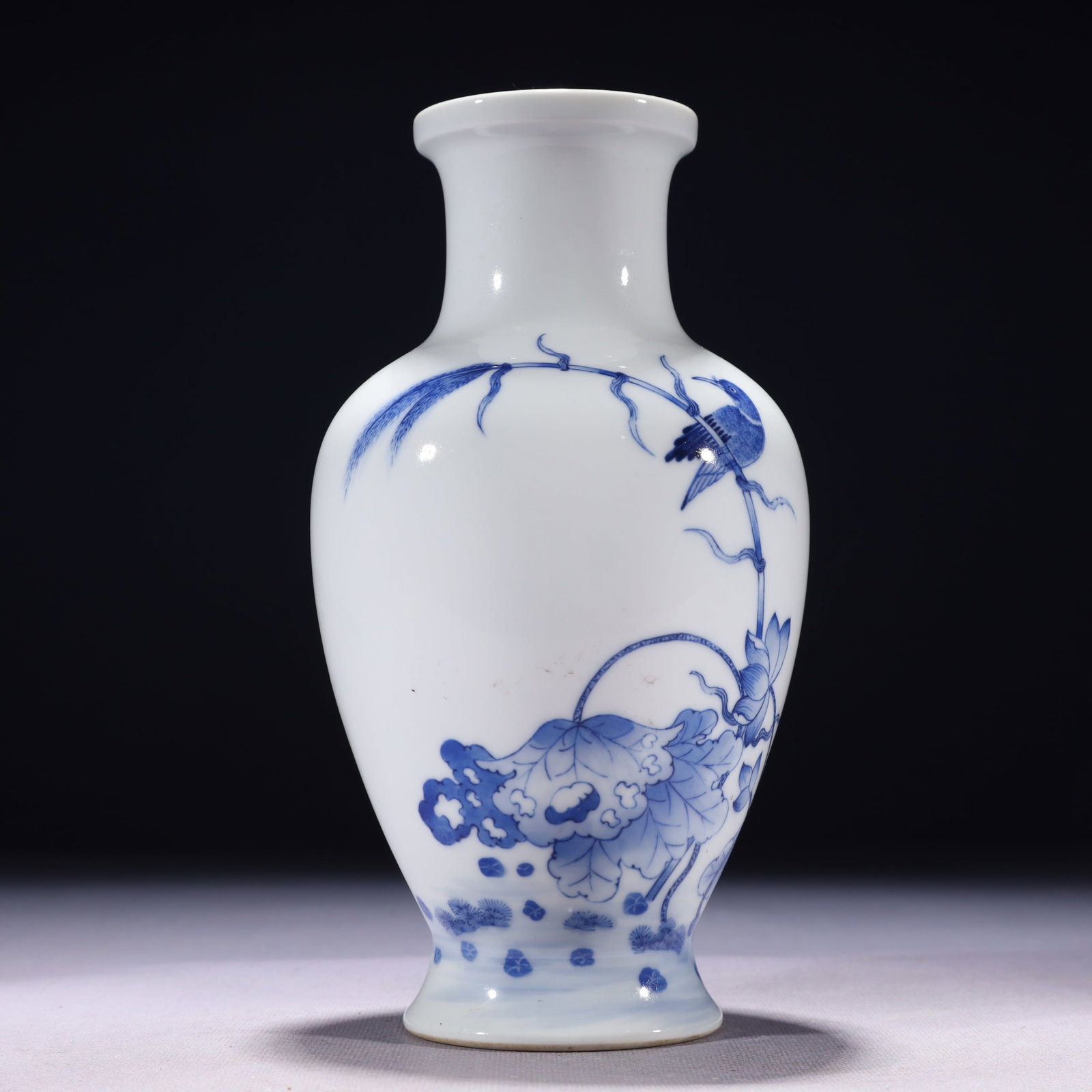 An Exquisite Blue and White Flower and Bird Pattern Vase,with poem: An Exquisite Blue and White Flower and Bird Pattern Vase,with poem,Qing Dynasty,China,With Mark,Size:4.3inx8.7in,Weight:700g